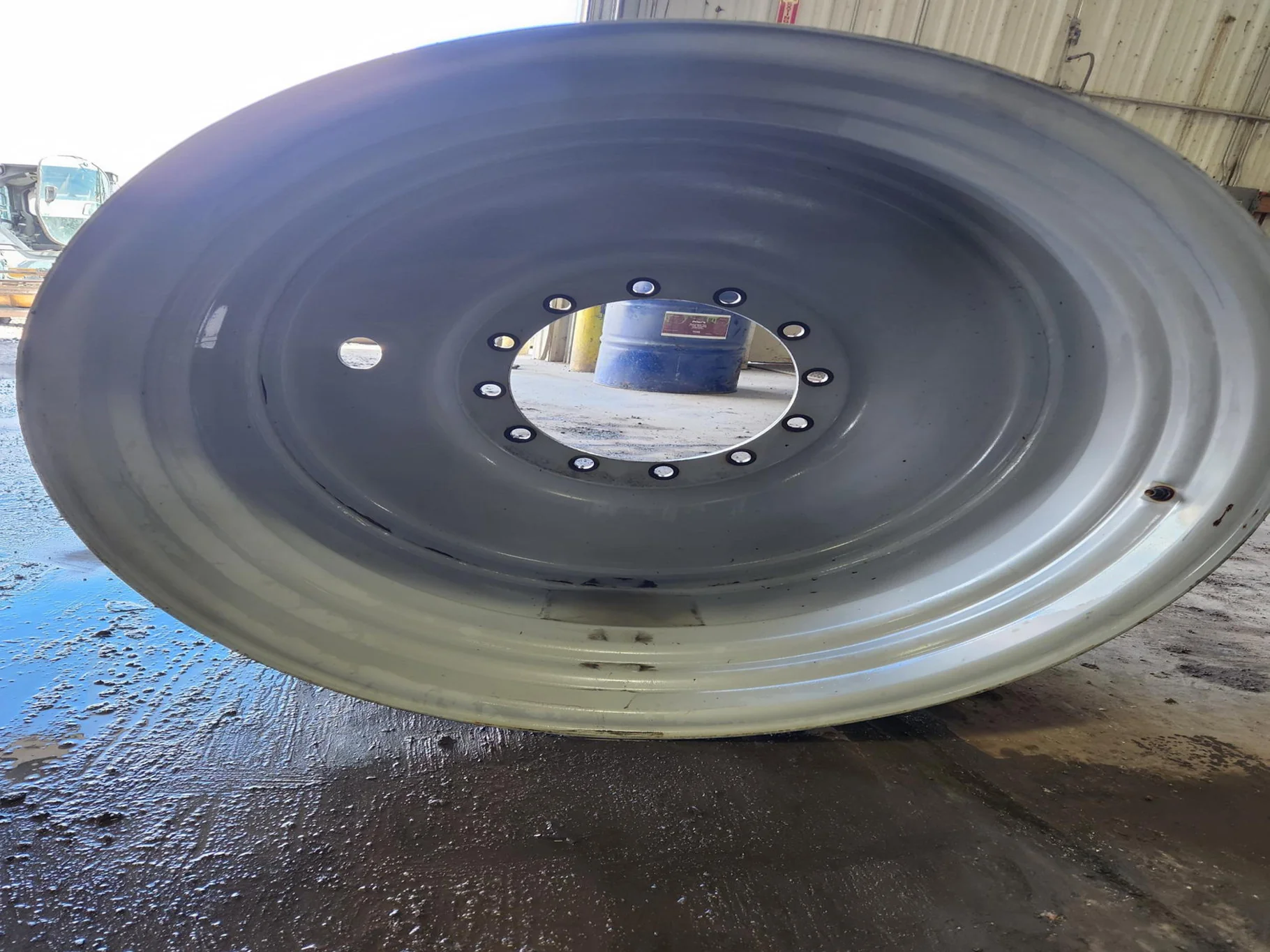 Used 23 x 38 12-15.748-13.829 Agco Silver Wheel image 2