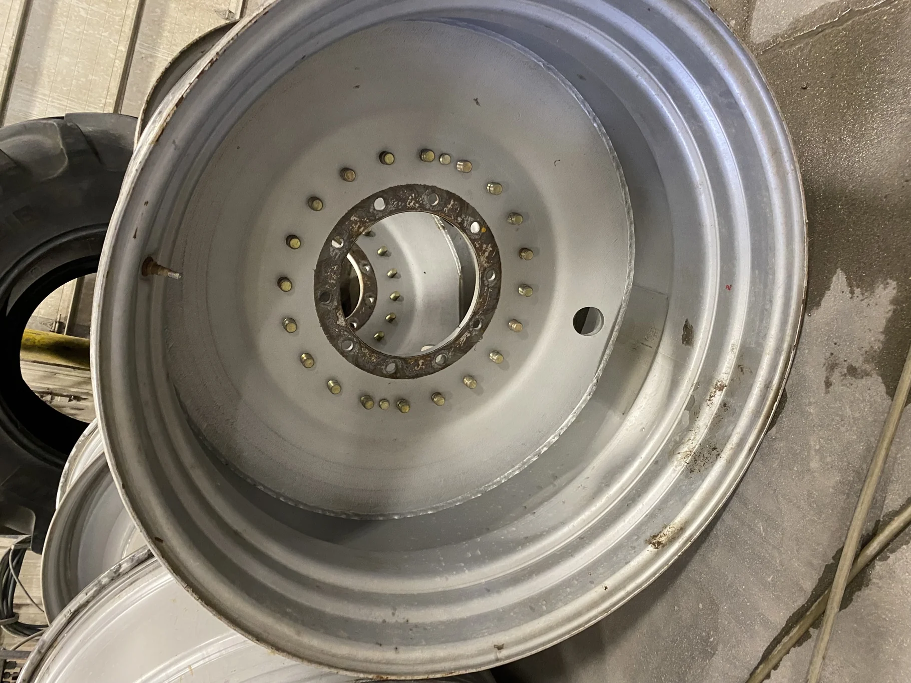 Used 20 X 38 20-13.189-11.071 15" CIH Straddle Dual Wheel image 2