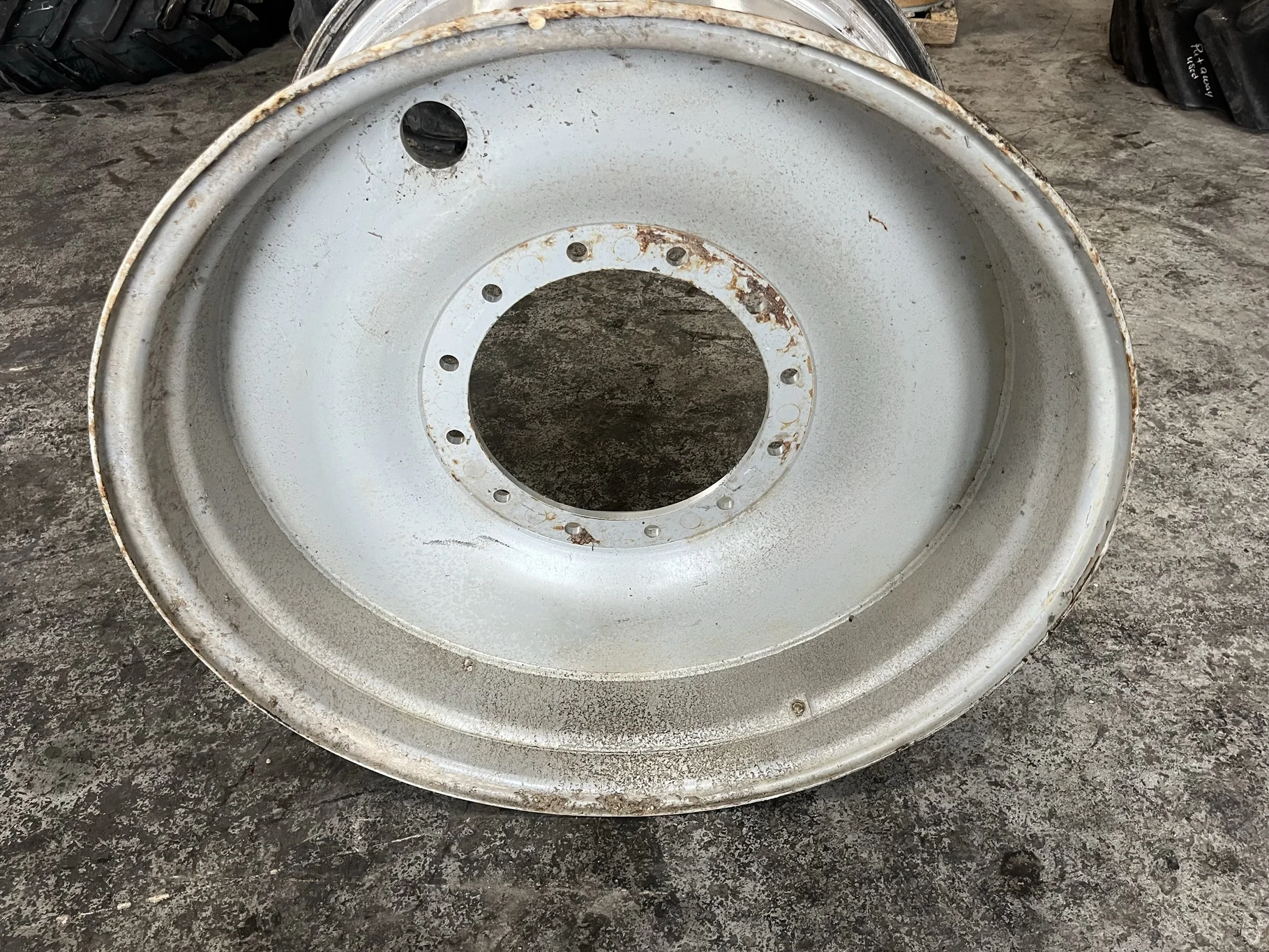 Used 23 x 38 12-16.732-14.62 (9.875BS) Agco Gray Wheel image 2