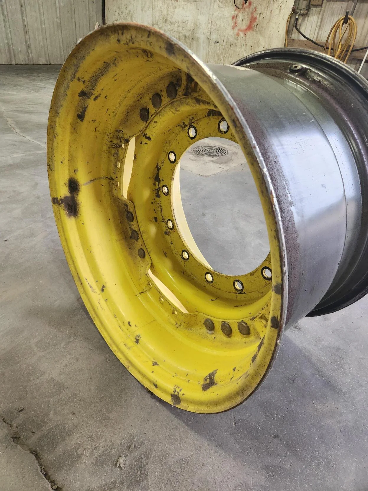 Used 18 X 28 12-16.732 4"OFF Yellow Waffle Wheel w/ Disc image 4