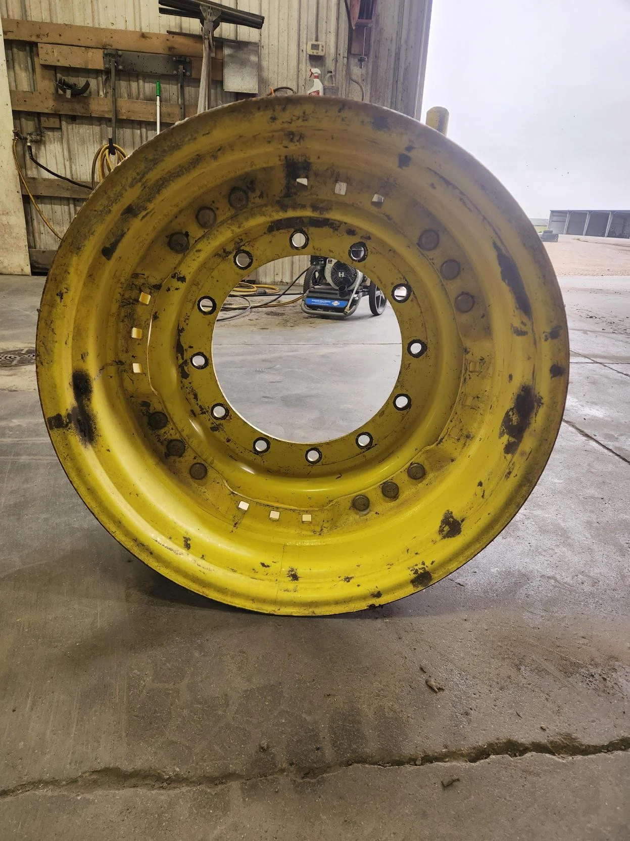 Used 18 X 28 12-16.732 4"OFF Yellow Waffle Wheel w/ Disc image 5