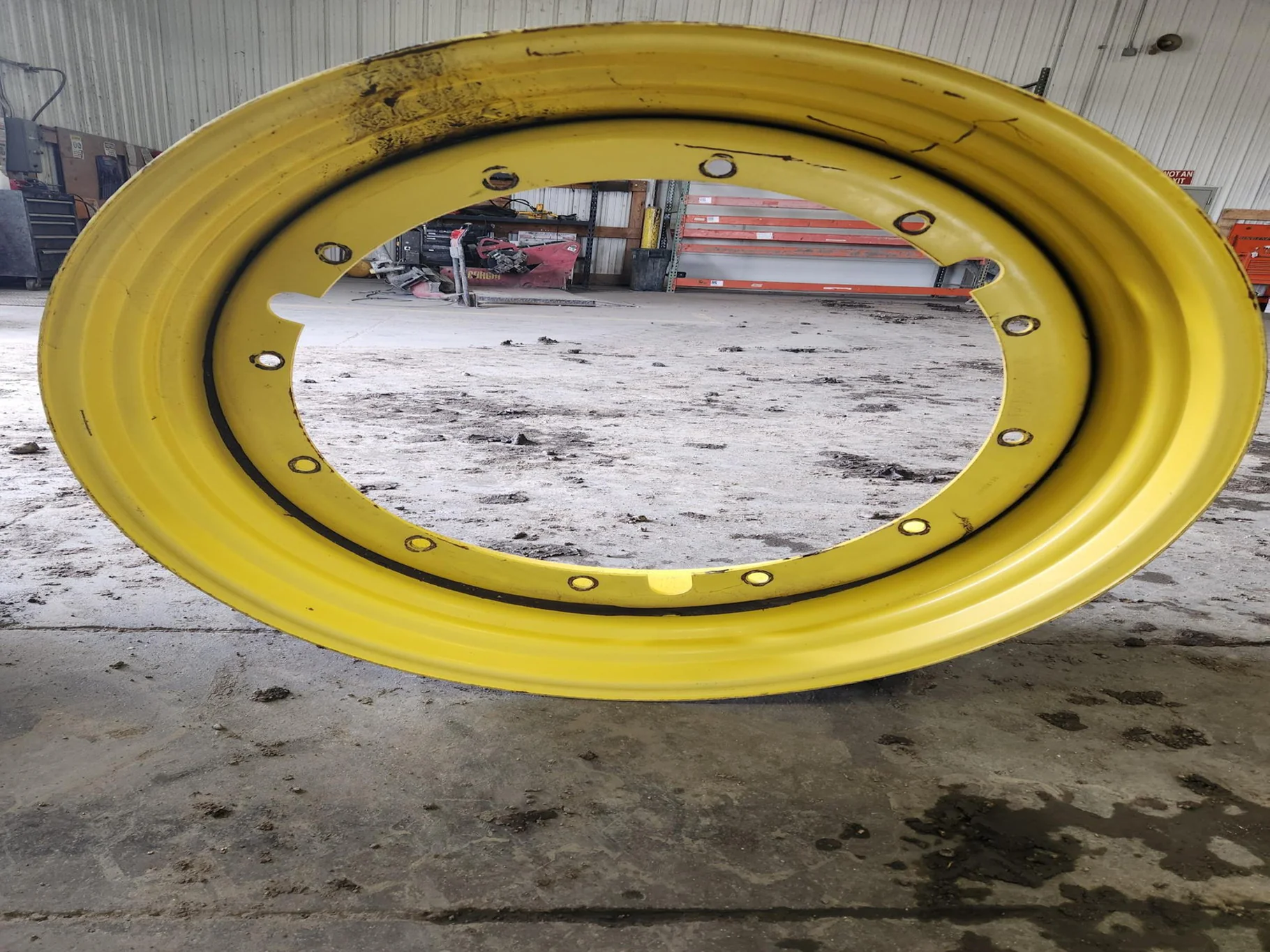 Used 18 x 42 12-32.04-30.17-2.8IN Yellow Wheel image 3