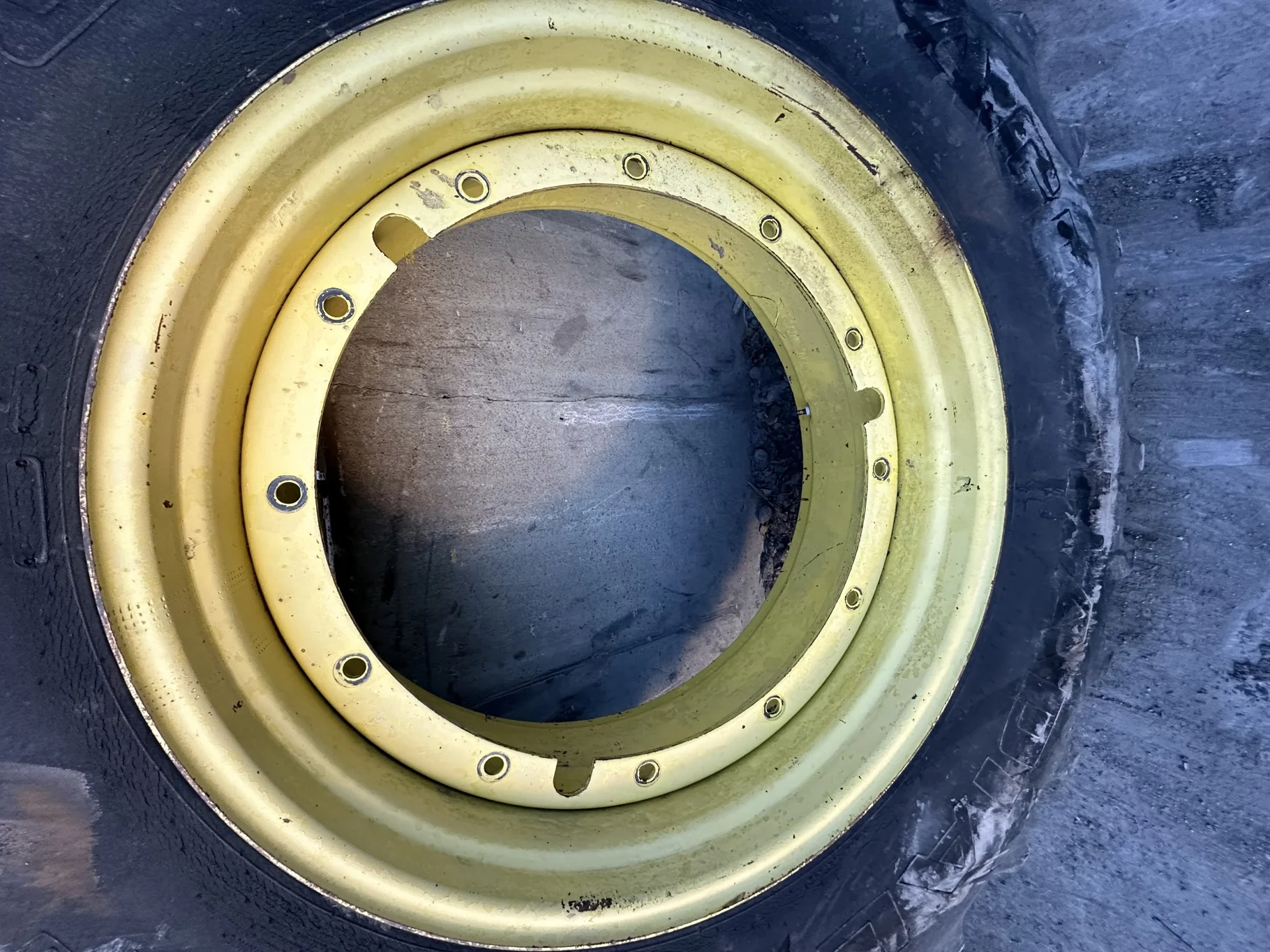 Used 16 X 38 John Deere Stub disc wheels (Faded; Scratches; Rust Spots) image 5