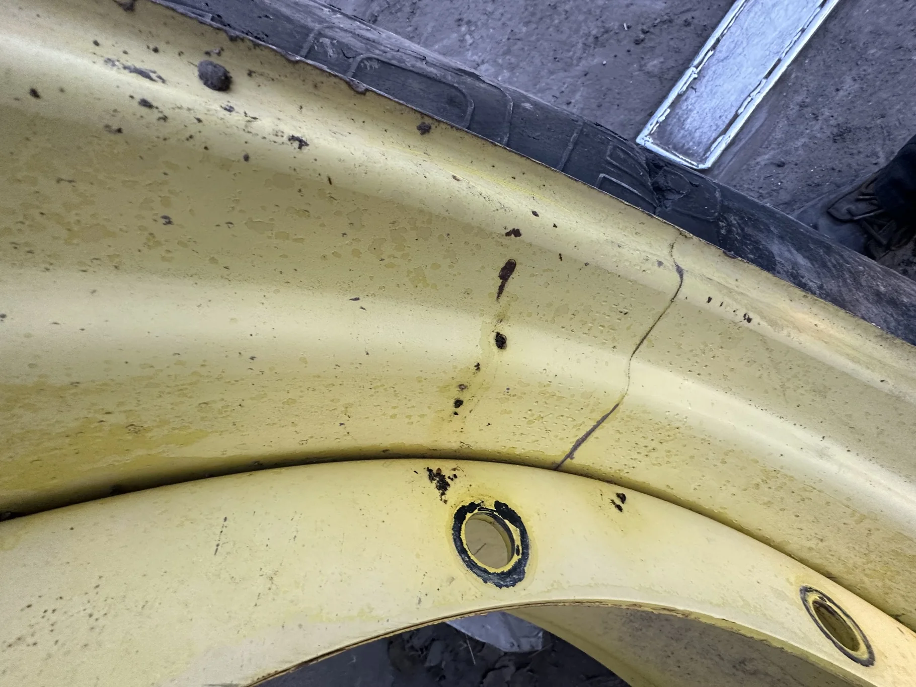 Used 16 X 38 John Deere Stub disc wheels (Faded; Scratches; Rust Spots) image 8
