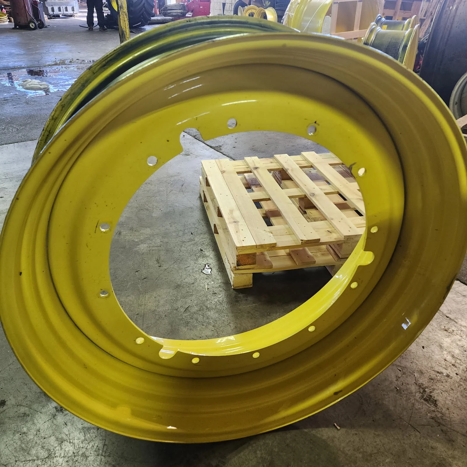 Used 16 X 46 12-32.047-30.078 5.5BS Rim & Rail Yellow Wheel image 3