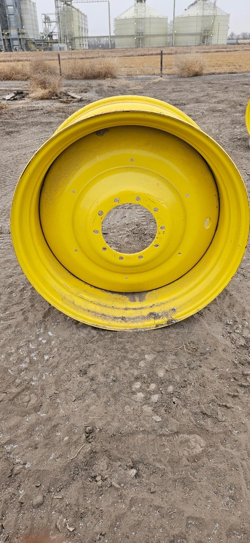 Used 23 x 42  (10-13.189-11.07) Dual Wheel Yellow image 2