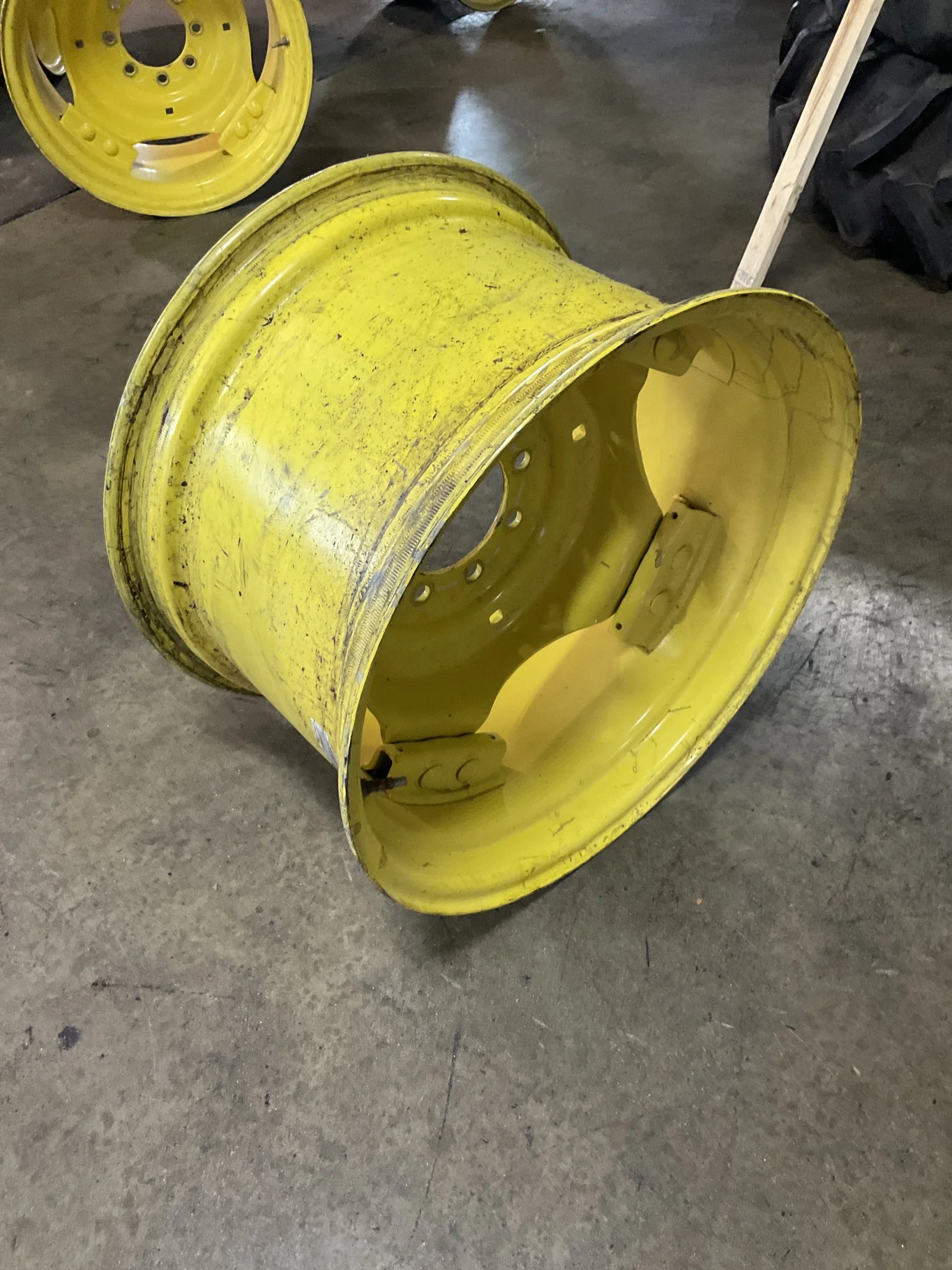 Used 15 x 24 8-8-6 10.75"BS Moveero Yellow 4/2 Square Clamp Wheel & Disc image 4