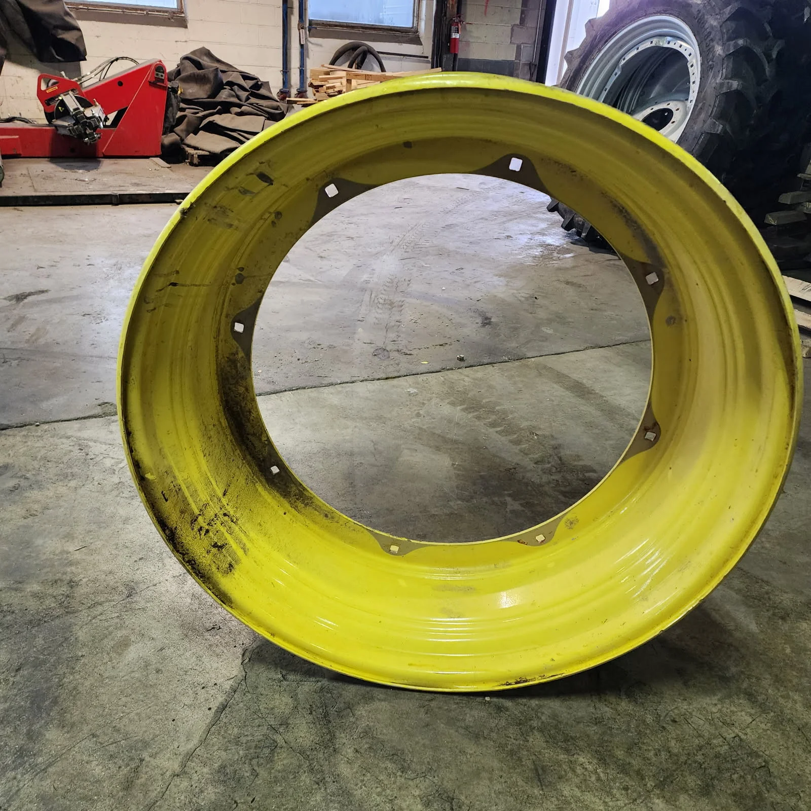 Used 15 X 38 8-31.0-29.0 9.5"BS Rim & Rail Yellow Wheel