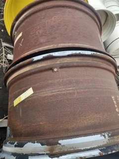 Used 18 X 38 10 Bolt CIH Scratches rust image 10