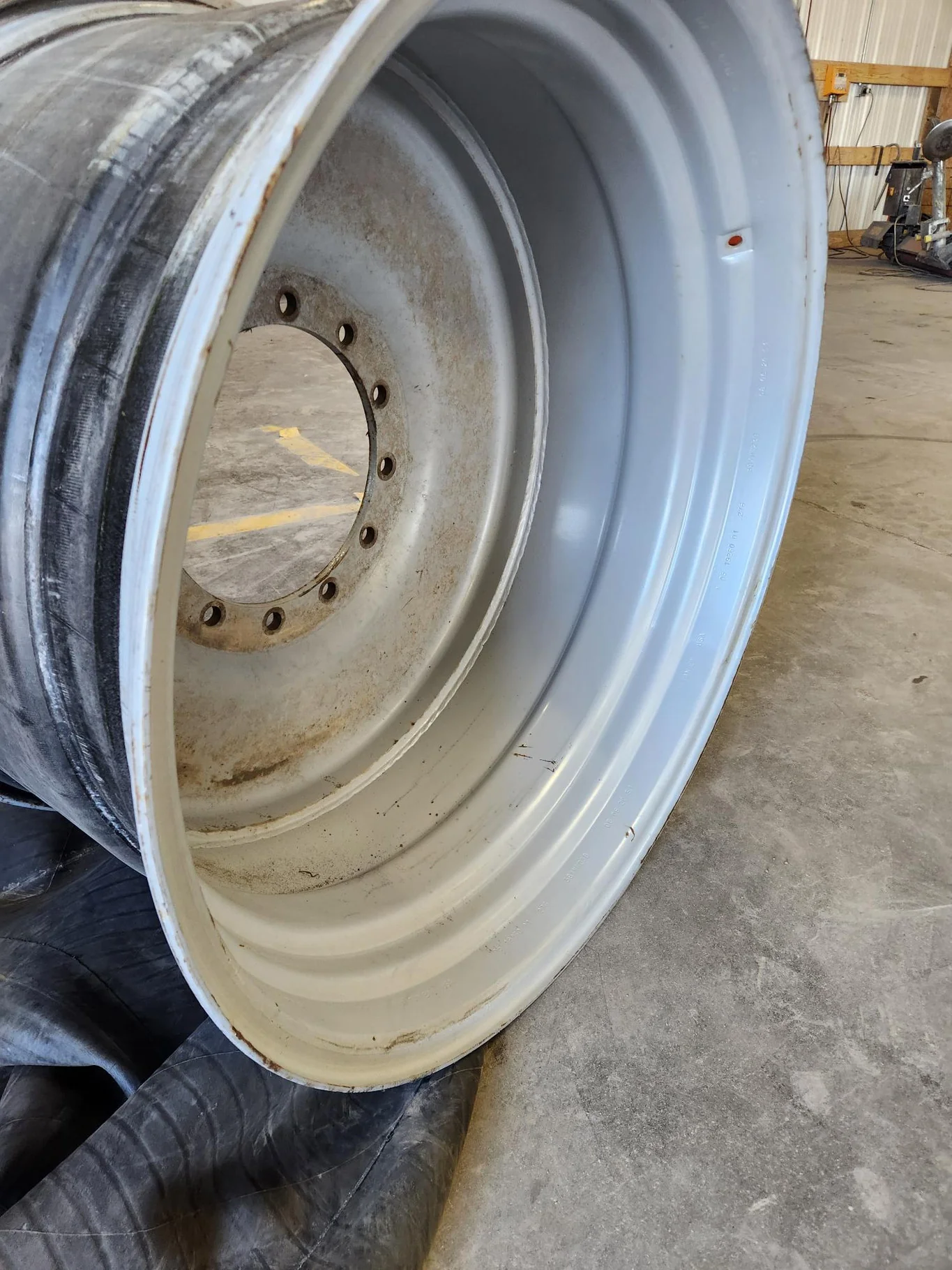 Used 23 x 38 12-15.748-13.829-7.28 Case Silver Sprayer Wheel image 3