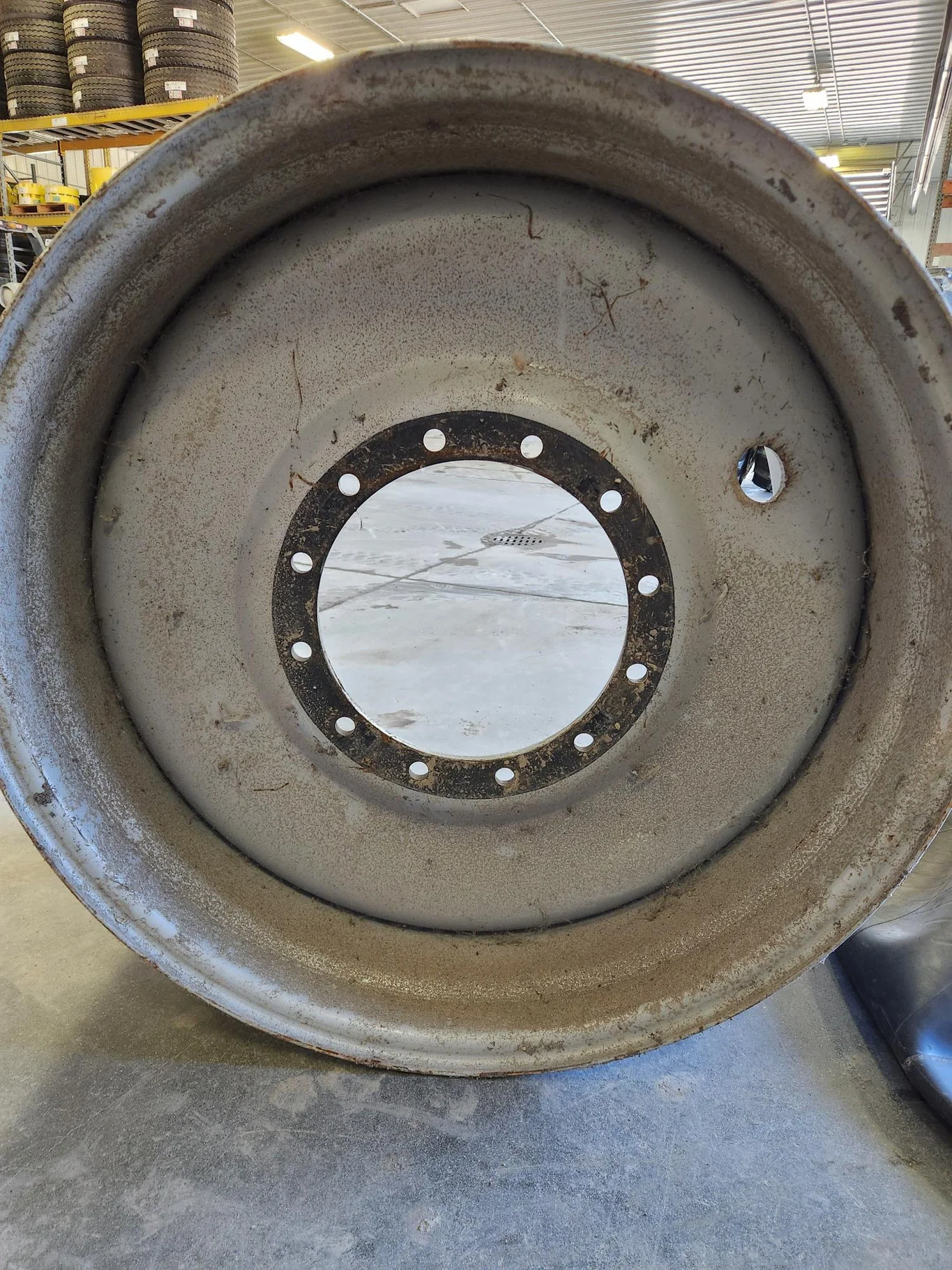 Used 23 x 38 12-15.748-13.829-7.28 Case Silver Sprayer Wheel image 5