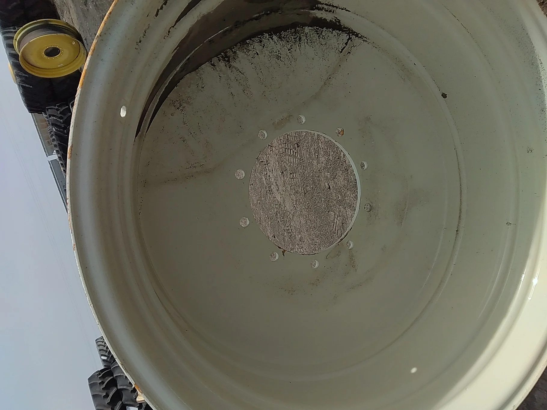 Used 18 x 38 10-14.567-12.44-4.88 offset New Holland White 10 Bolt (.938) Sprayer Wheel image 6