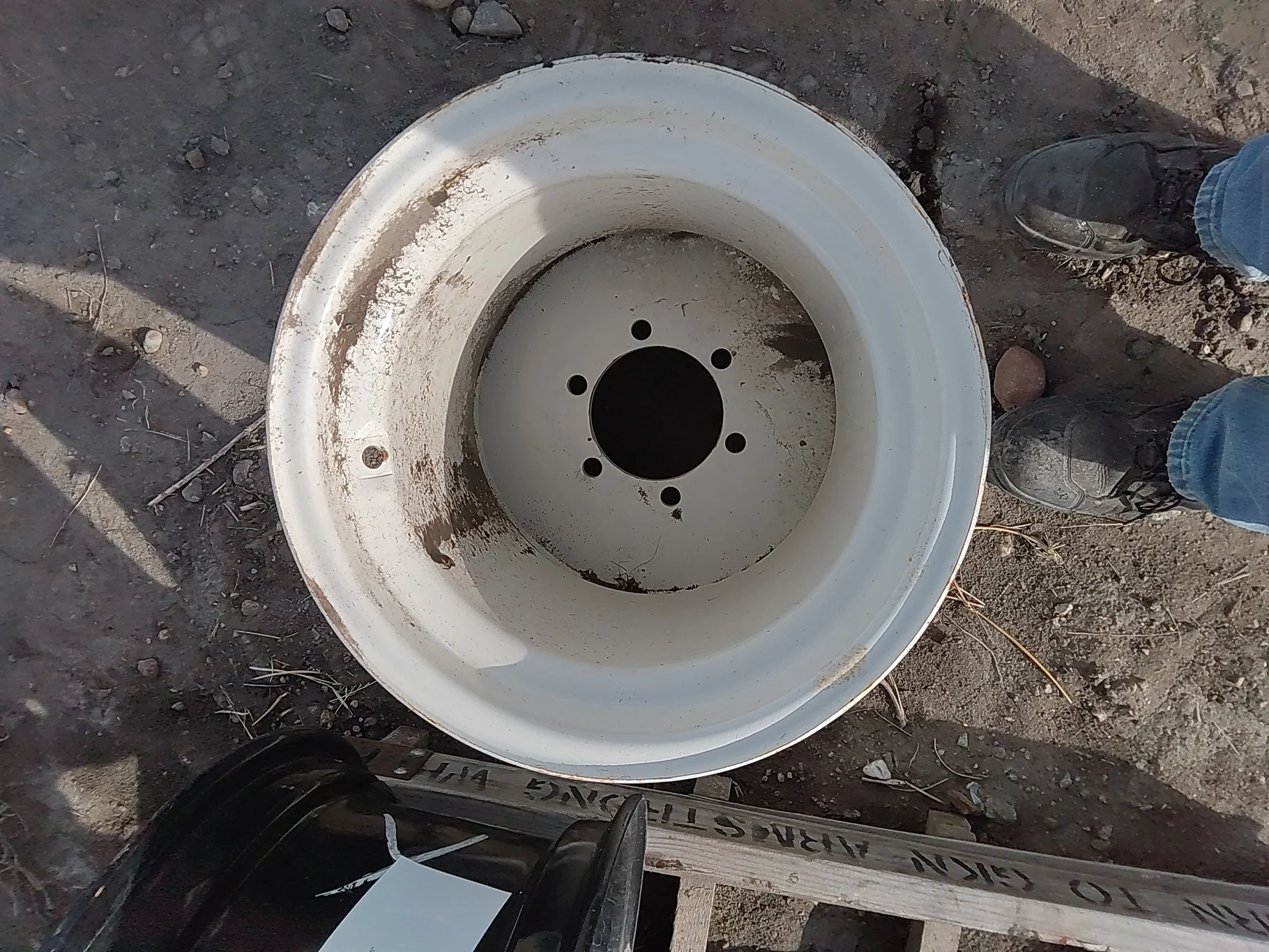 Used 18 X 16.1 NH White 6 Bolt (.812) 1/2" Plate Wheel (6-6.87-5.315) 4.5" Backside Offset, Scratche image 3