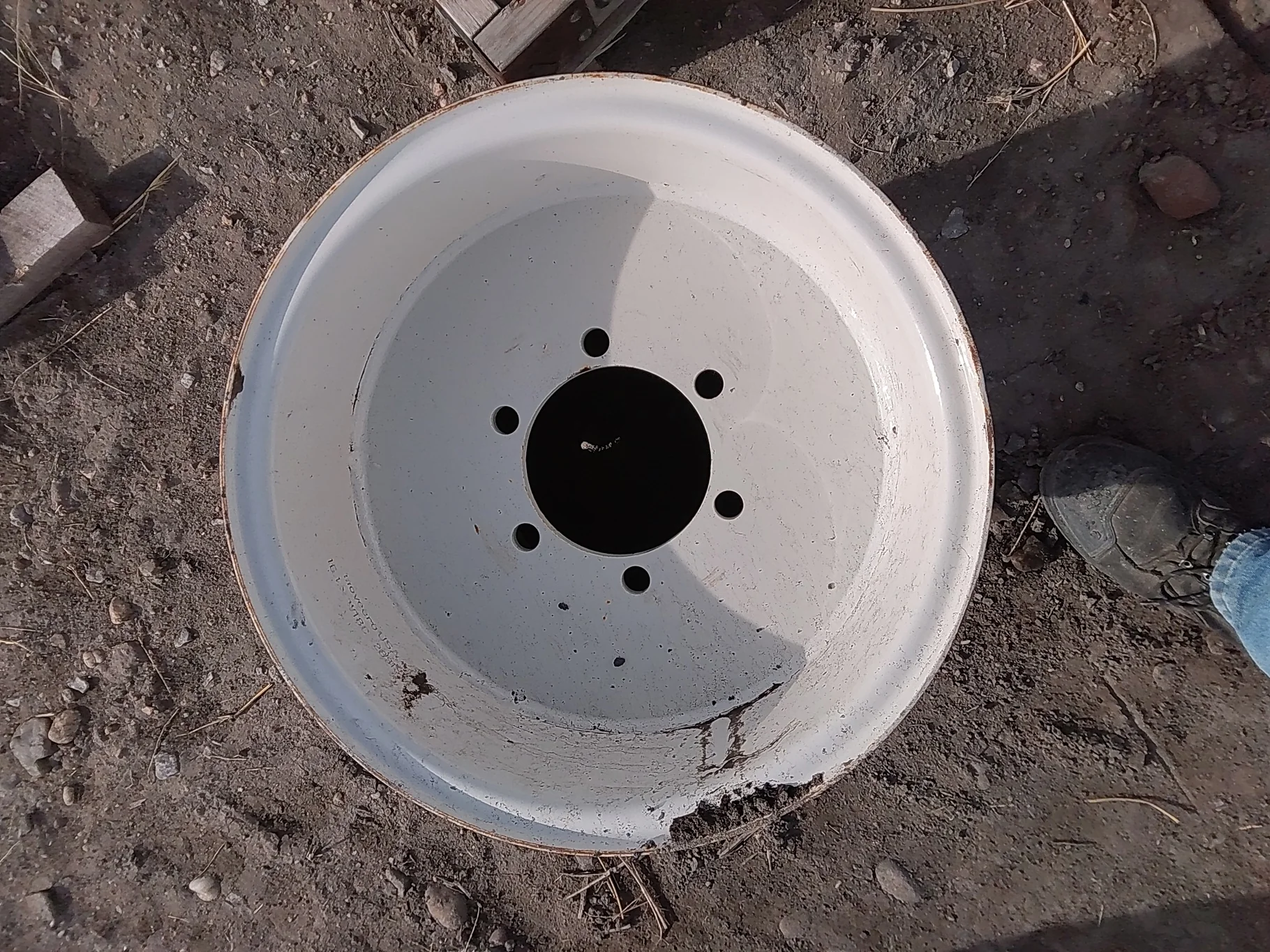 Used 18 X 16.1 NH White 6 Bolt (.812) 1/2" Plate Wheel (6-6.87-5.315) 4.5" Backside Offset, Scratche image 4