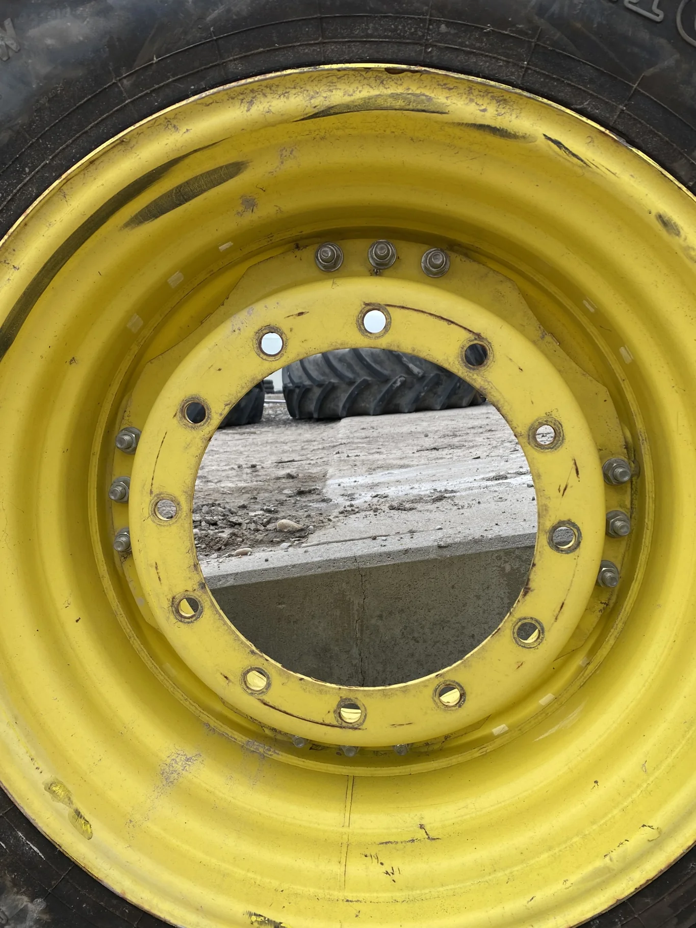 Used 15 x 30 24-16.732-14.640 3 BOLT WAFFLE  Yellow Wheel image 3