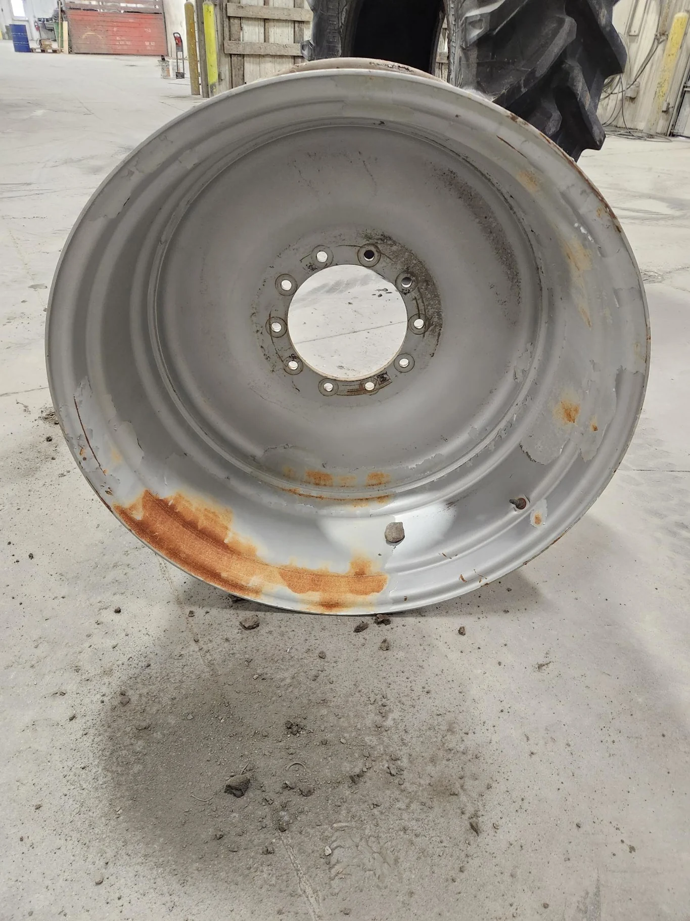 Used 23 x 38 10 Bolt Case Silver Sprayer Wheel image 2