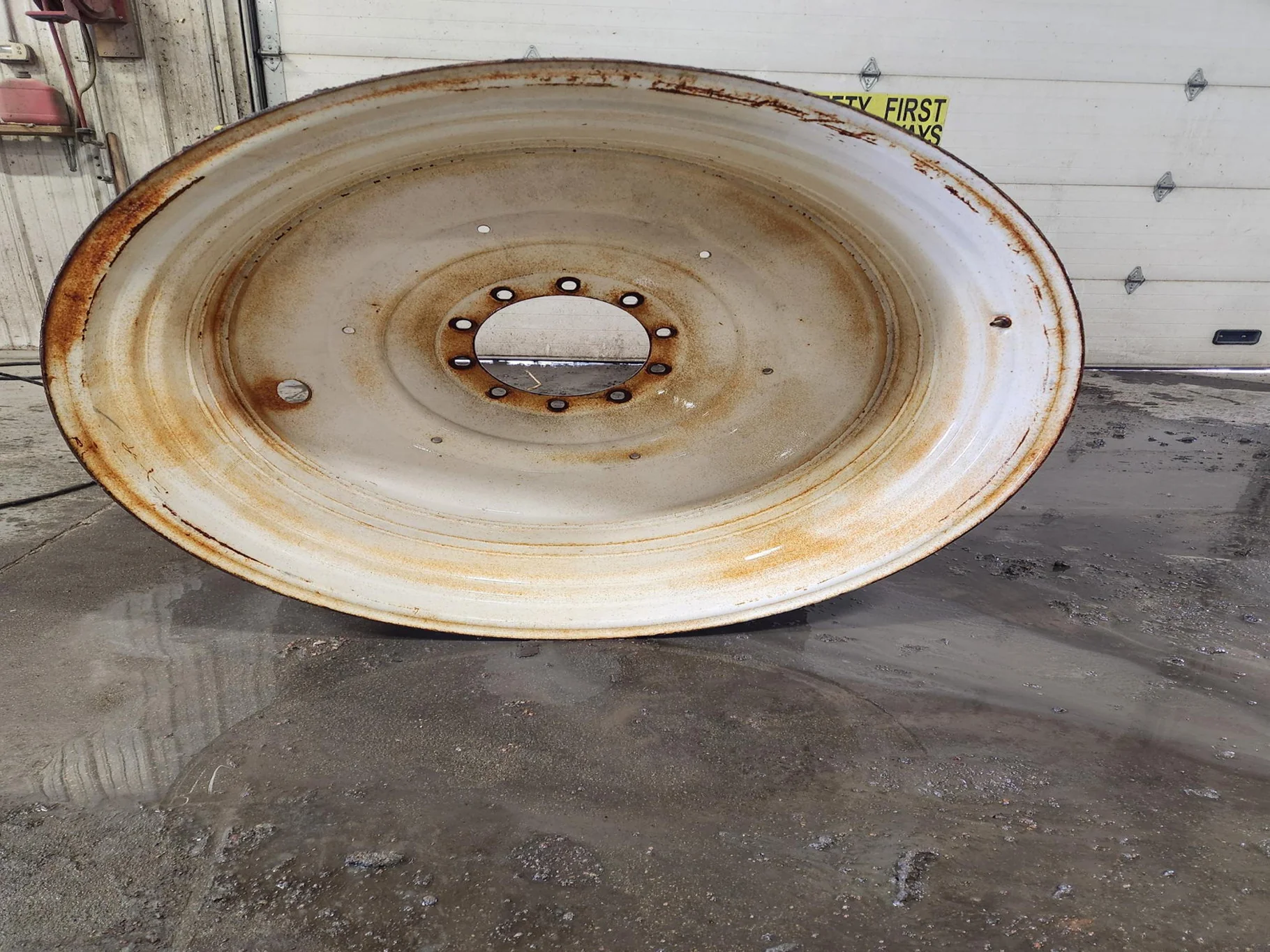 Used 28 x 42 10-13.19-11.07 NH White Wheel