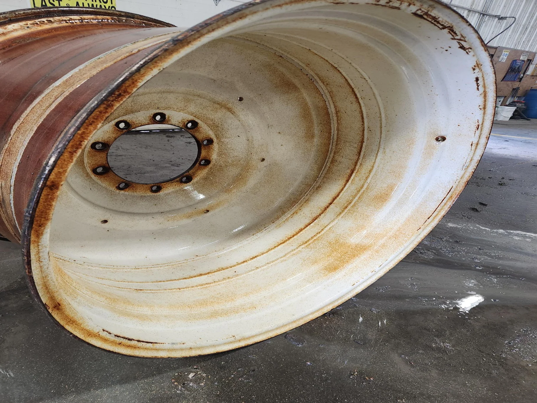Used 28 x 42 10-13.19-11.07 NH White Wheel image 3