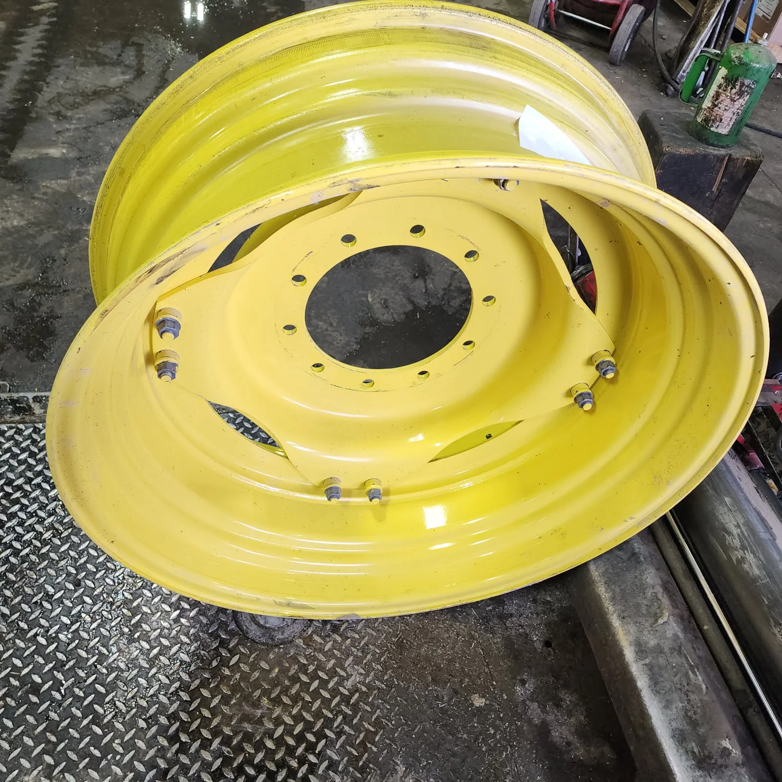 Used 13 X 34 10-13.19-11.07 4"BS 4/2 Rail Yellow Wheel w/ Disc