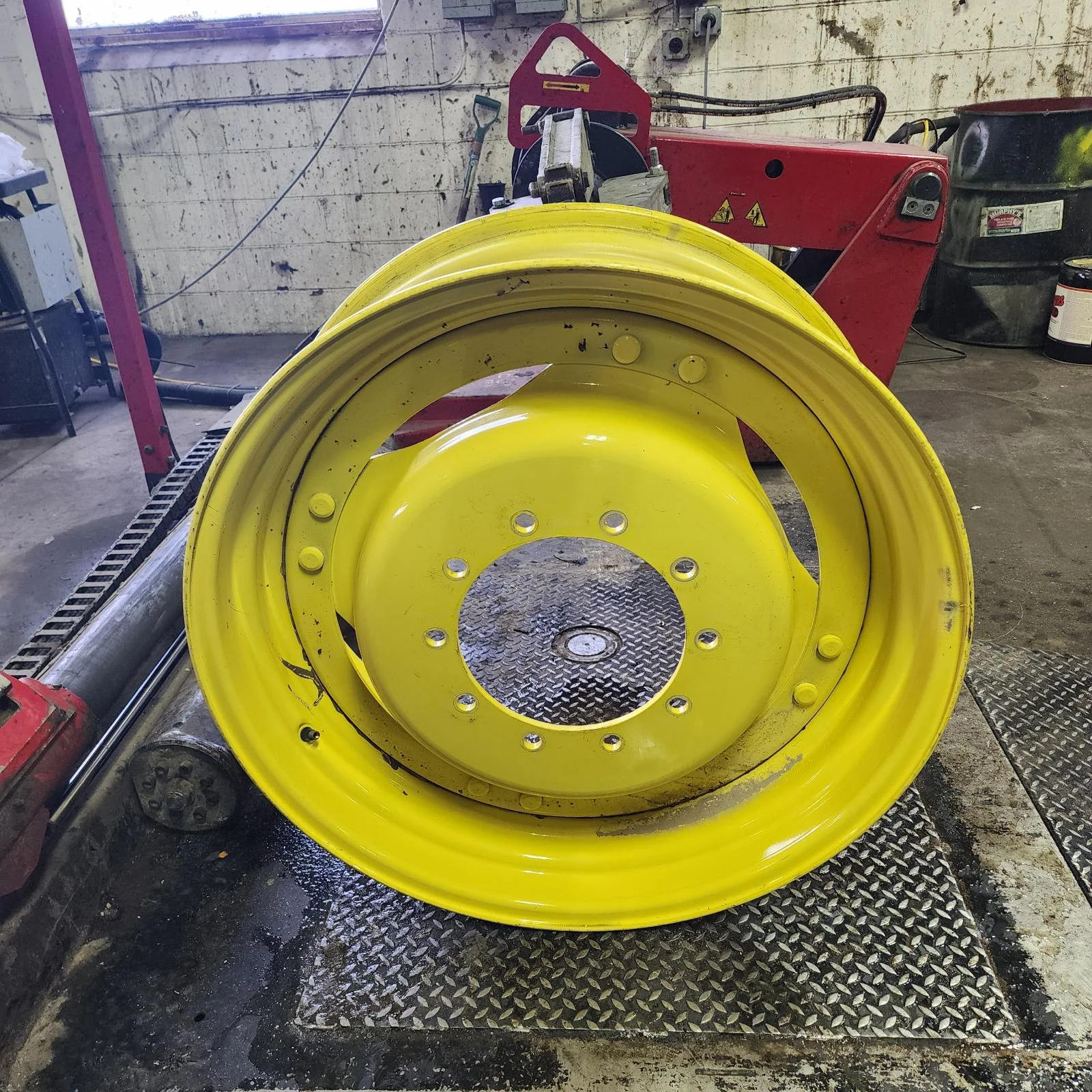Used 13 X 34 10-13.19-11.07 4"BS 4/2 Rail Yellow Wheel w/ Disc image 3