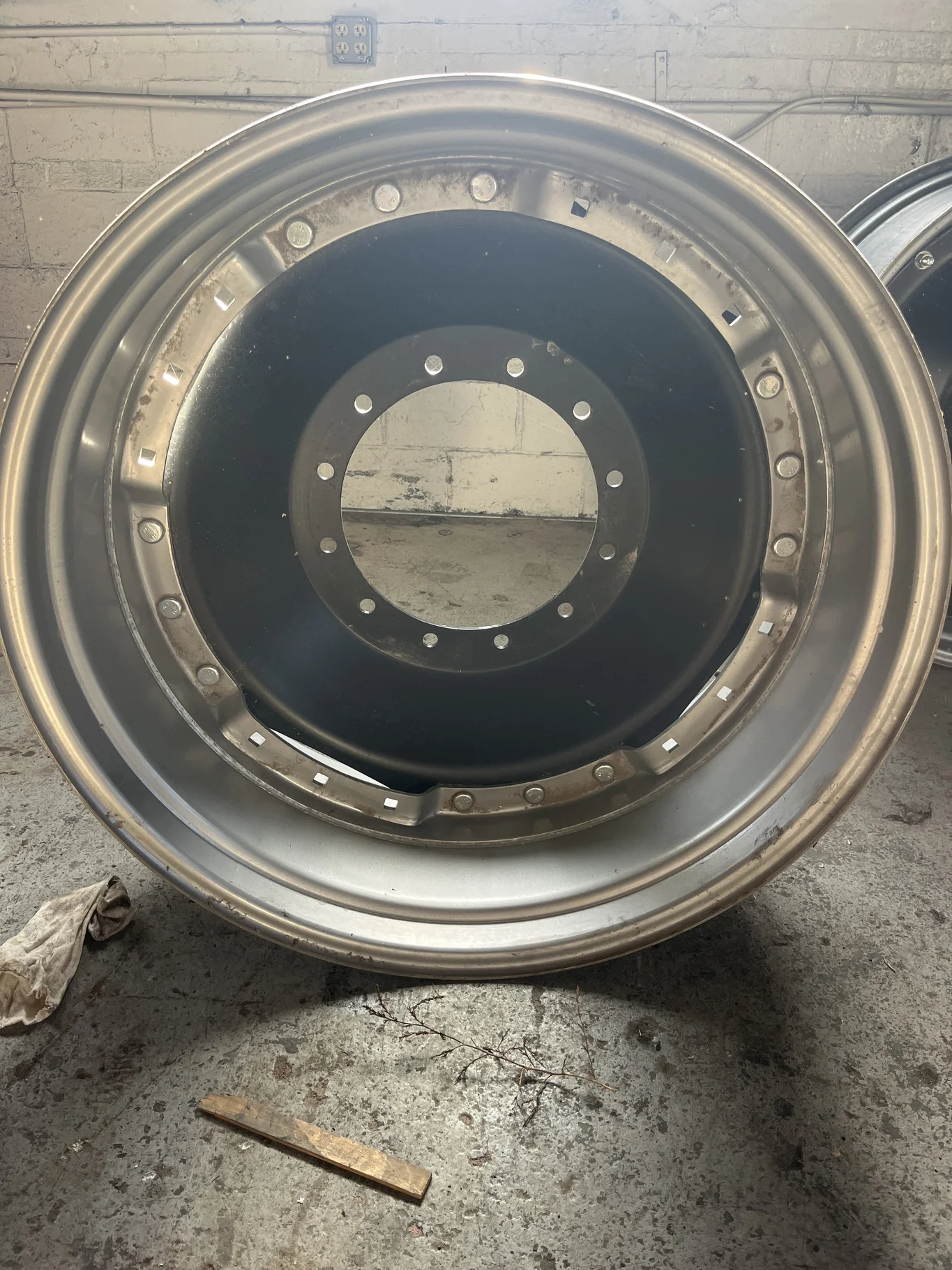 Used 15 x 38 12-16.732-14.620 Titan Silver Waffle 3 Bolt Wheel & Disc image 2