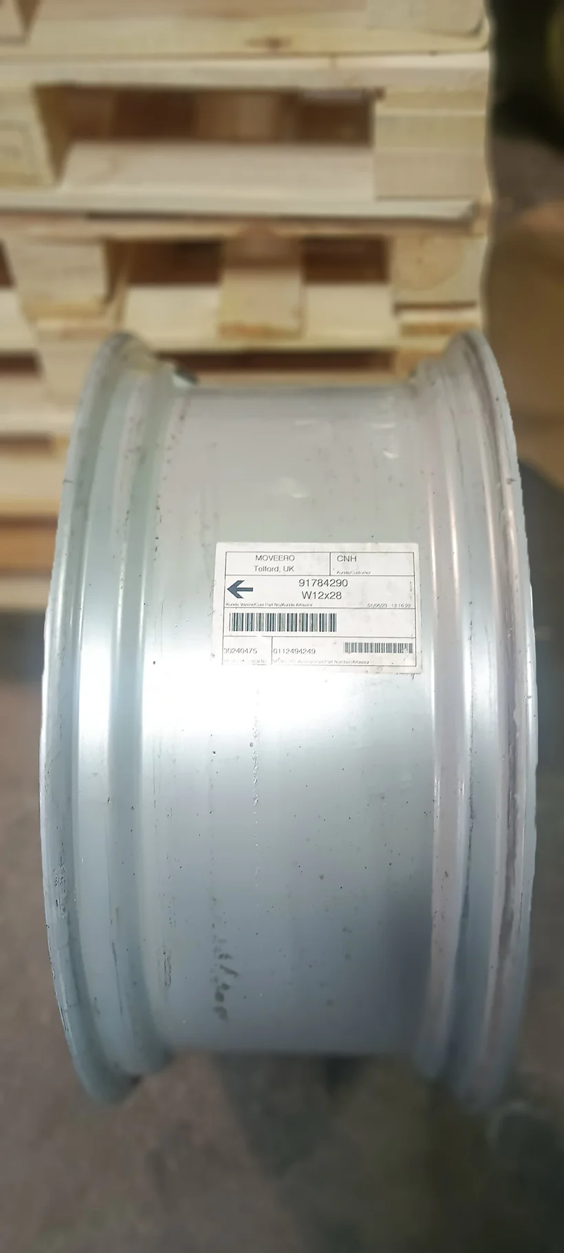 Used 12 X 28 8-15.995-14.281 Rim & Rail Case Silver Wheel w/ Disc