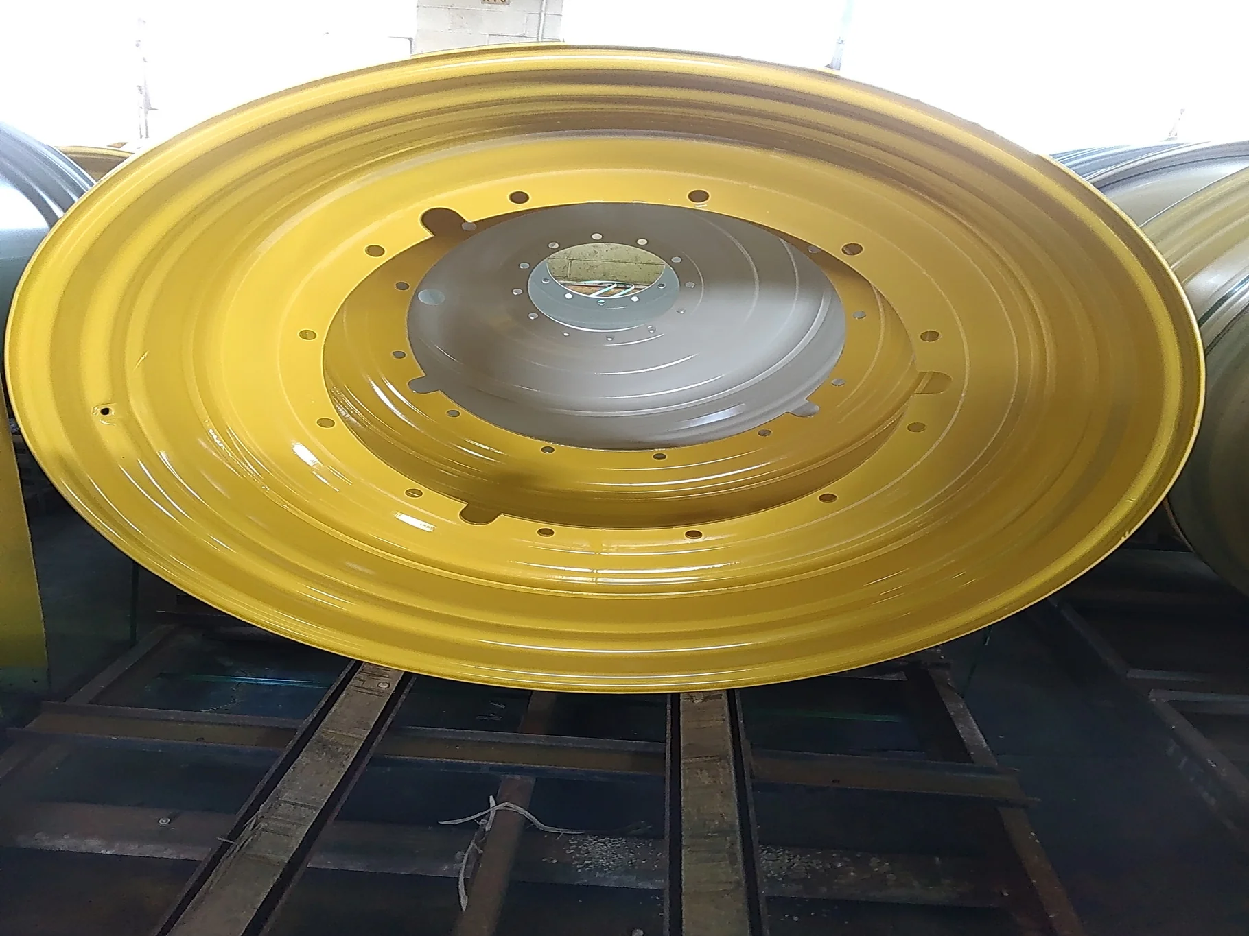 20 X 46 12-32.047-30.17 -13.5 Sprayer Stub Disc JD Yellow Wheel Reconditioned