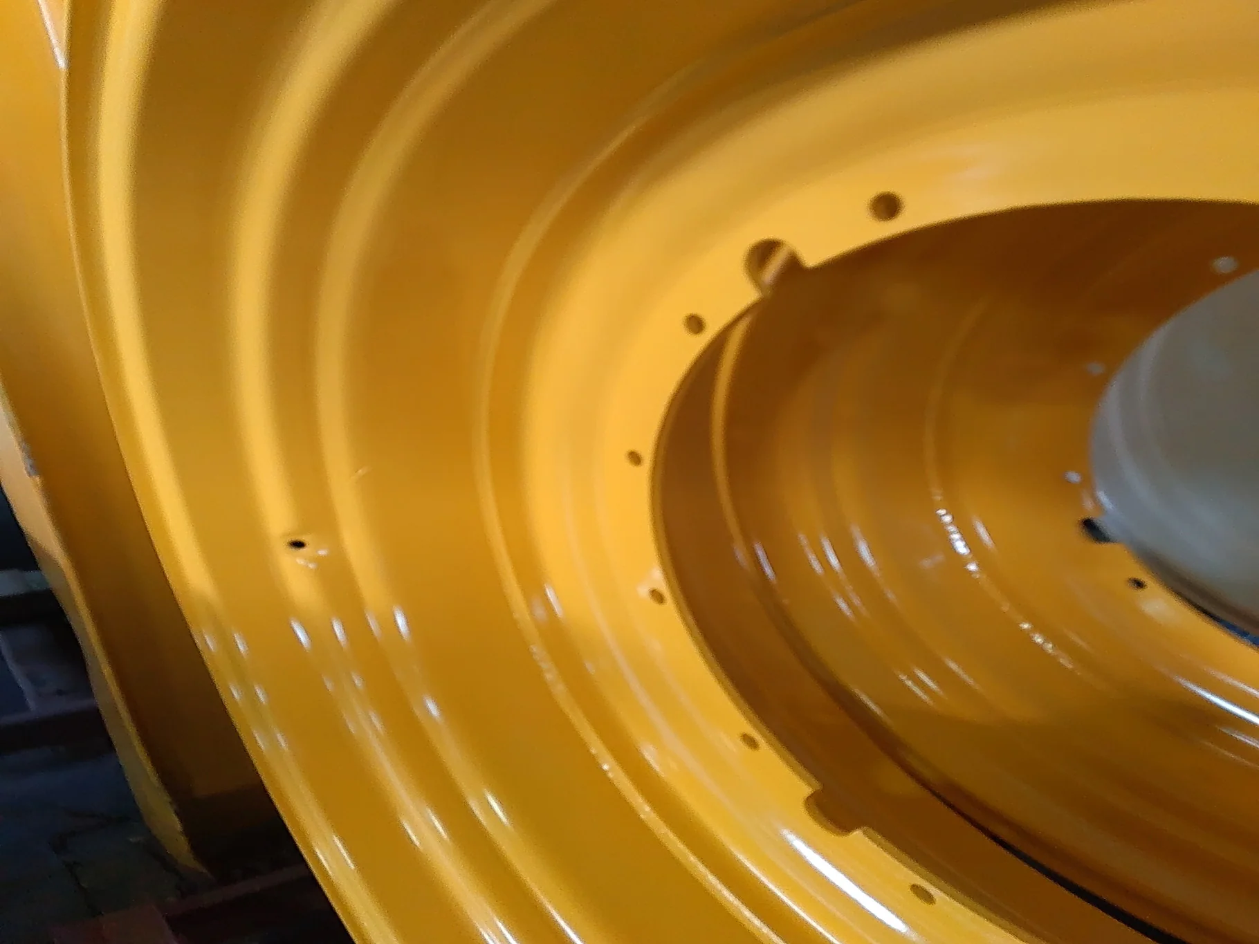 20 X 46 12-32.047-30.17 -13.5 Sprayer Stub Disc JD Yellow Wheel Reconditioned image 3