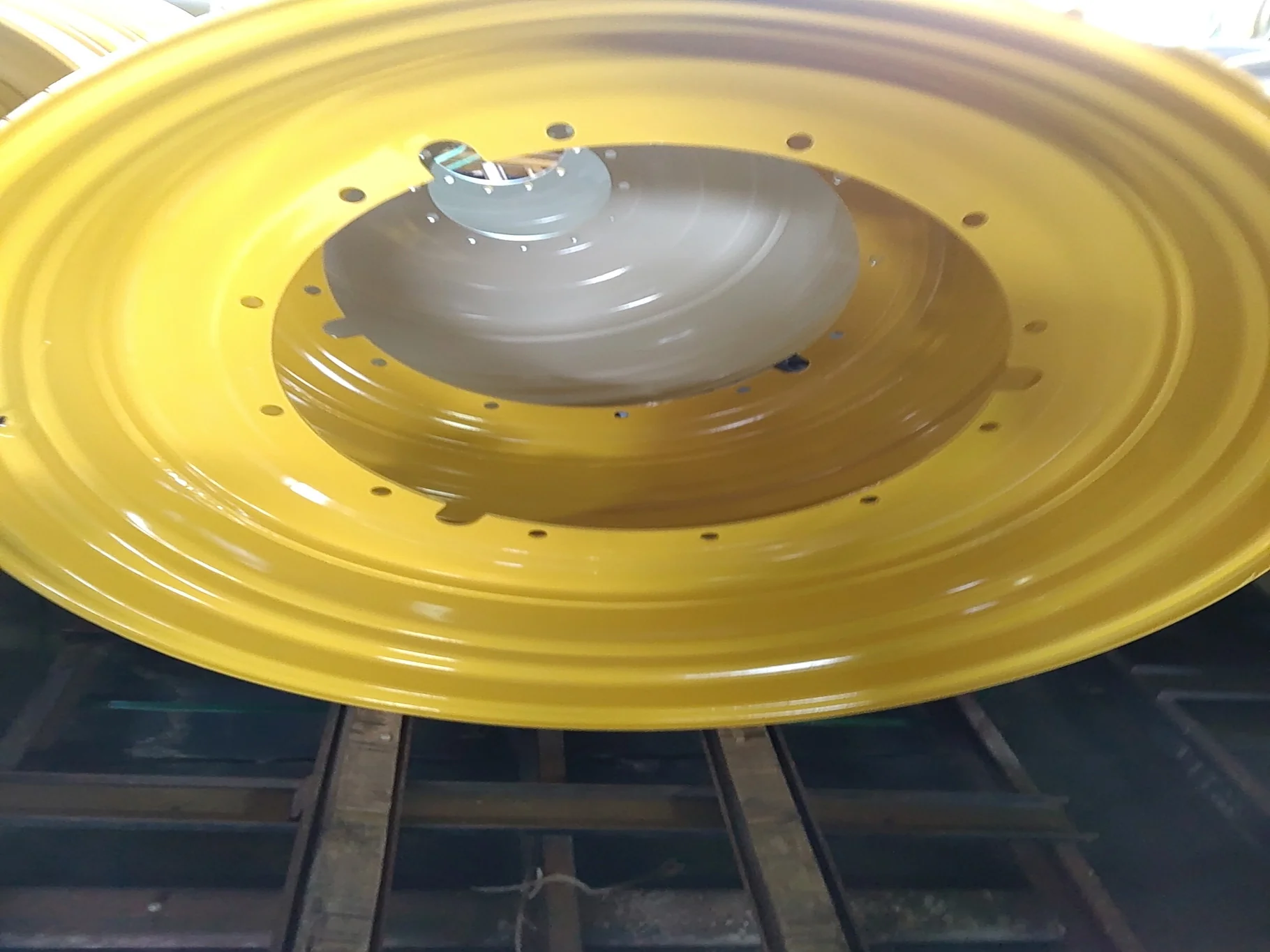 20 X 46 12-32.047-30.17 -13.5 Sprayer Stub Disc JD Yellow Wheel Reconditioned image 6
