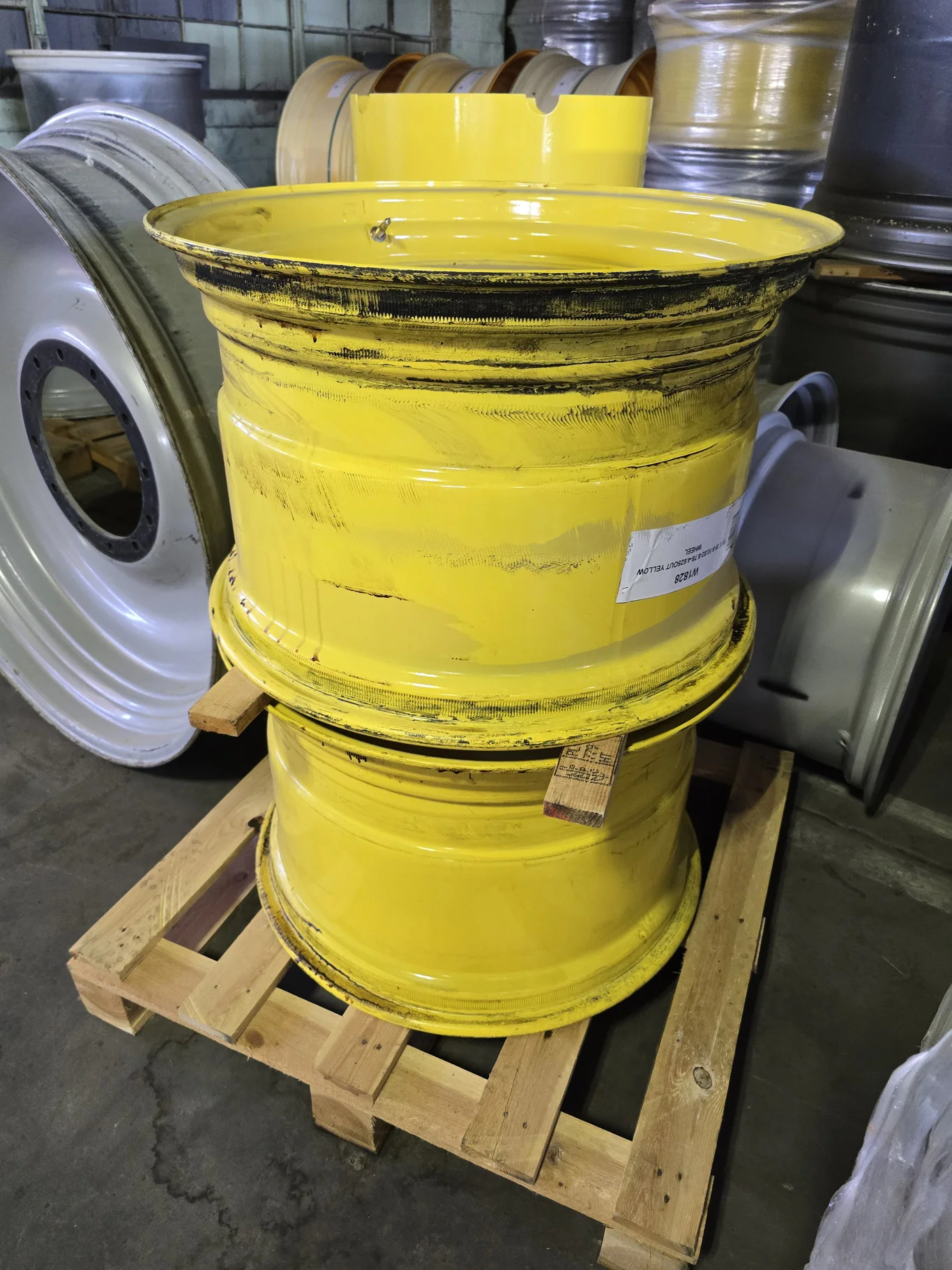 18 X 28 8-10.82-8.78-4.625OUT YELLOW WHEEL image 2