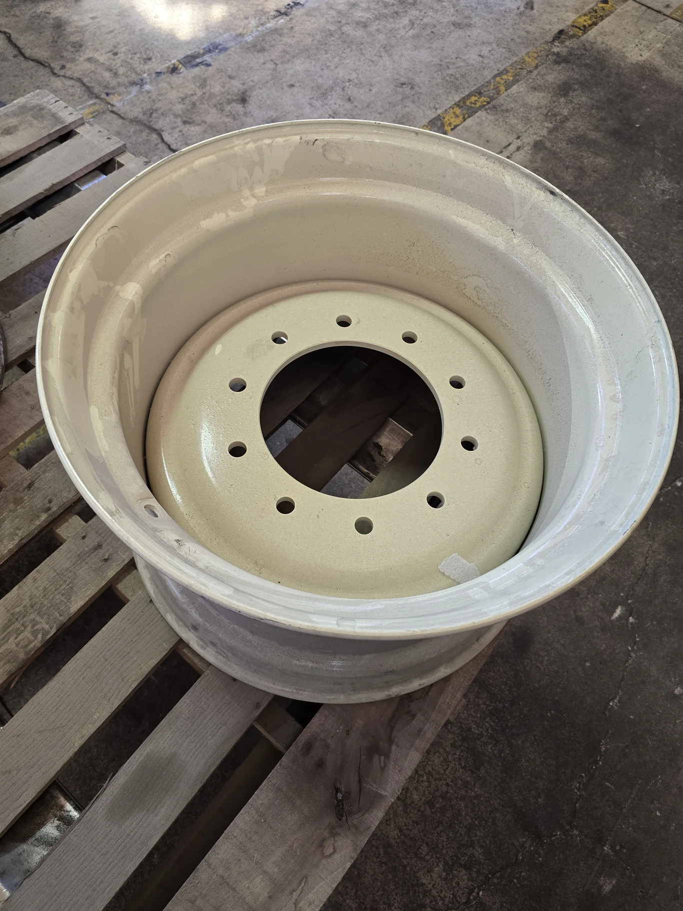 13.5 X 22.5 10-11.25-8.71 OFF WHITE WHEEL