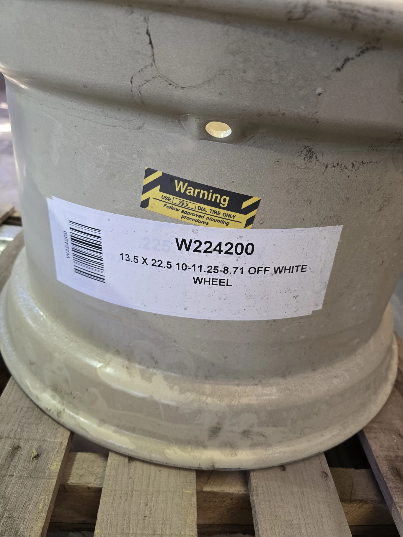 13.5 X 22.5 10-11.25-8.71 OFF WHITE WHEEL image 3