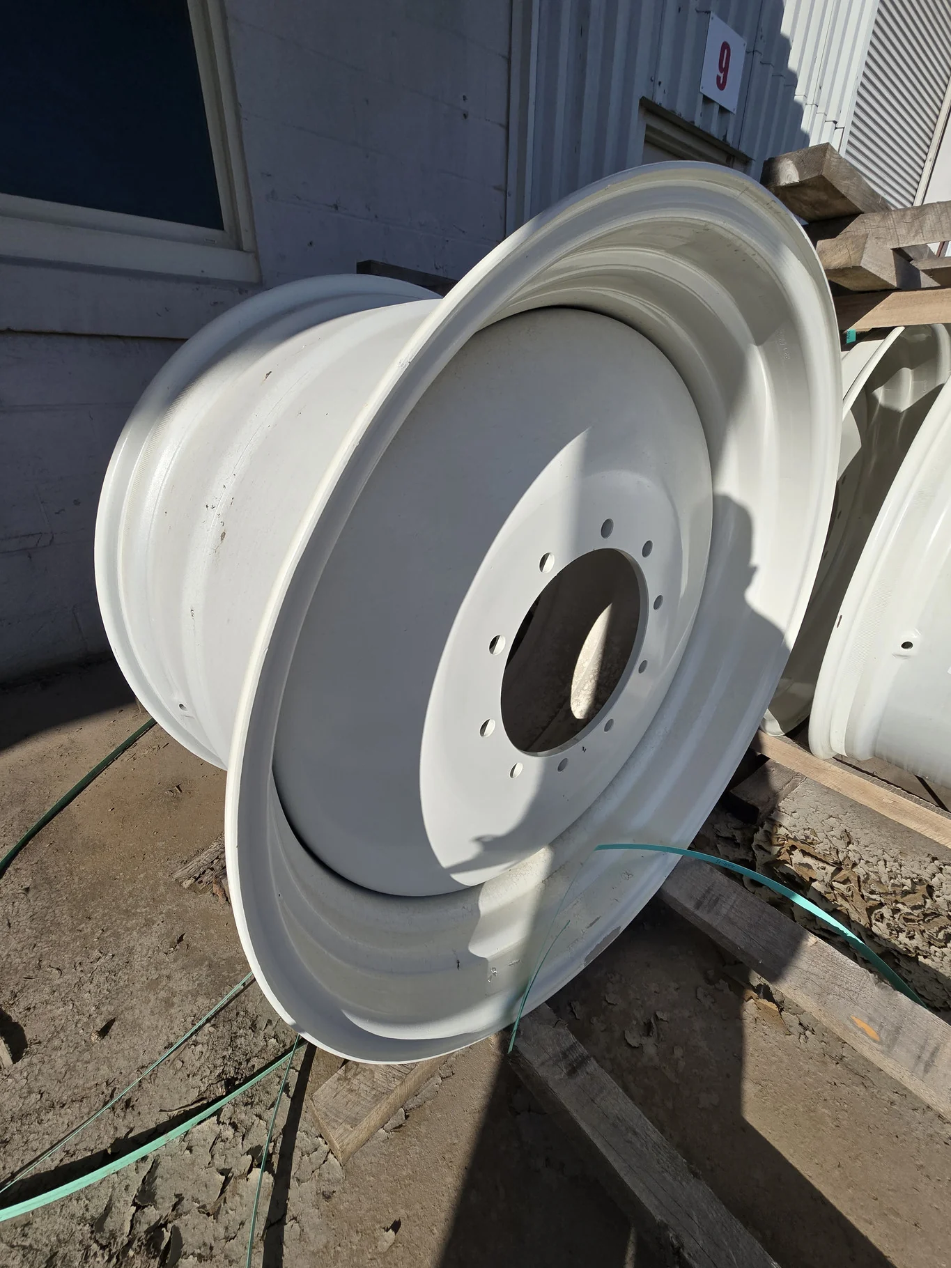 23 X 38 10-14.567-12.44-7.78 OFFSET NH WHITE SPRAYER WHEEL