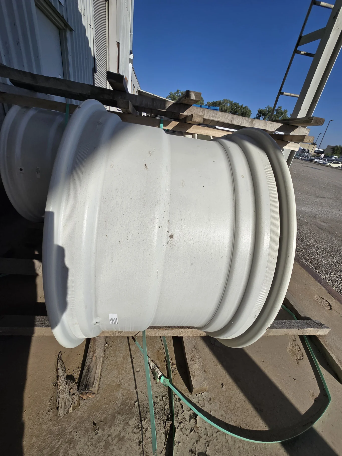 23 X 38 10-14.567-12.44-7.78 OFFSET NH WHITE SPRAYER WHEEL image 2