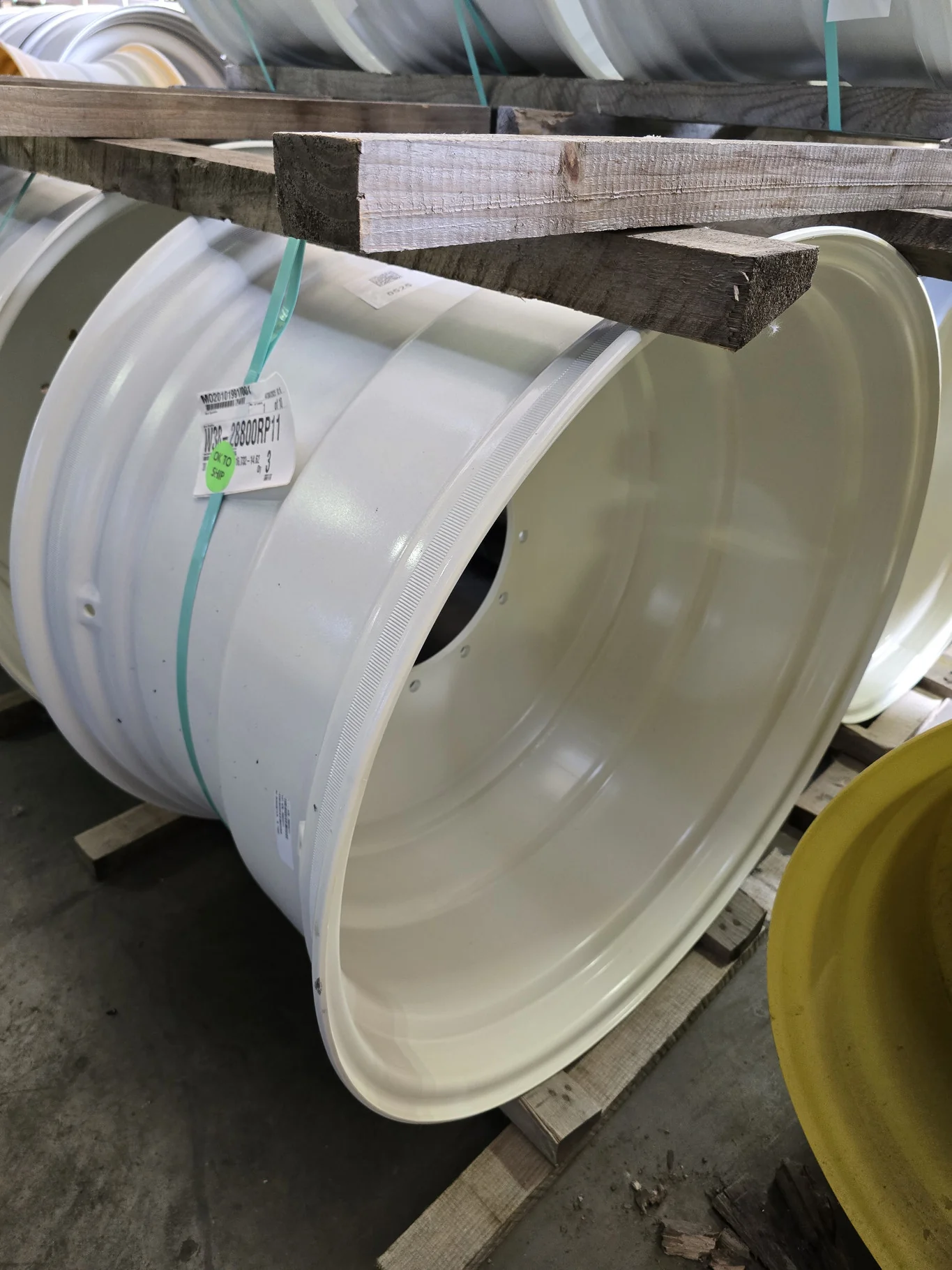 23 X 38 12-16.732-14.62-7.38 OFFSET NH WHITE SPRAYER WHEEL image 2