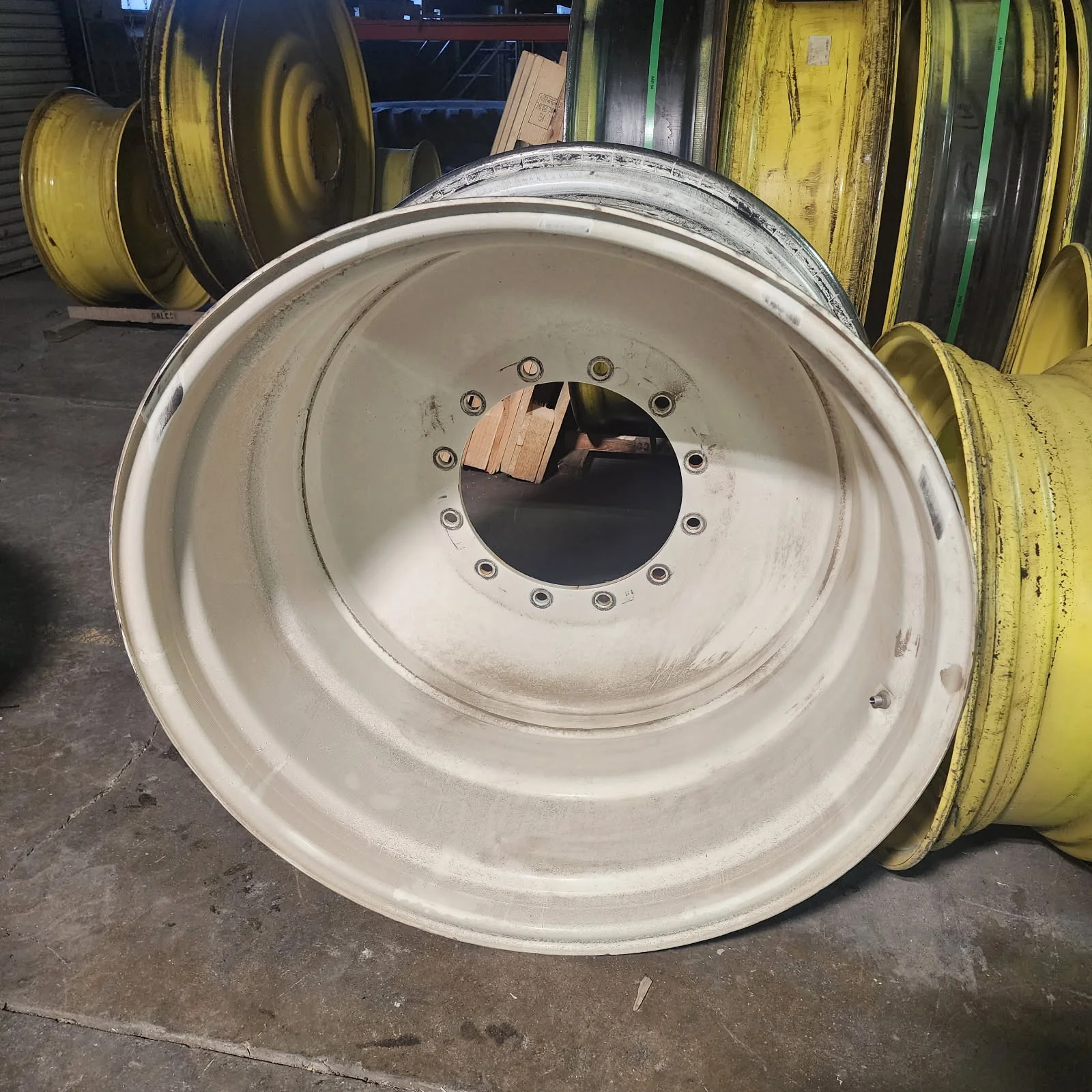 TAKE-OFF 23 X 38 12-16.732-14.62-7.38 OFFSET NH WHITE SPRAYER WHEEL image 2