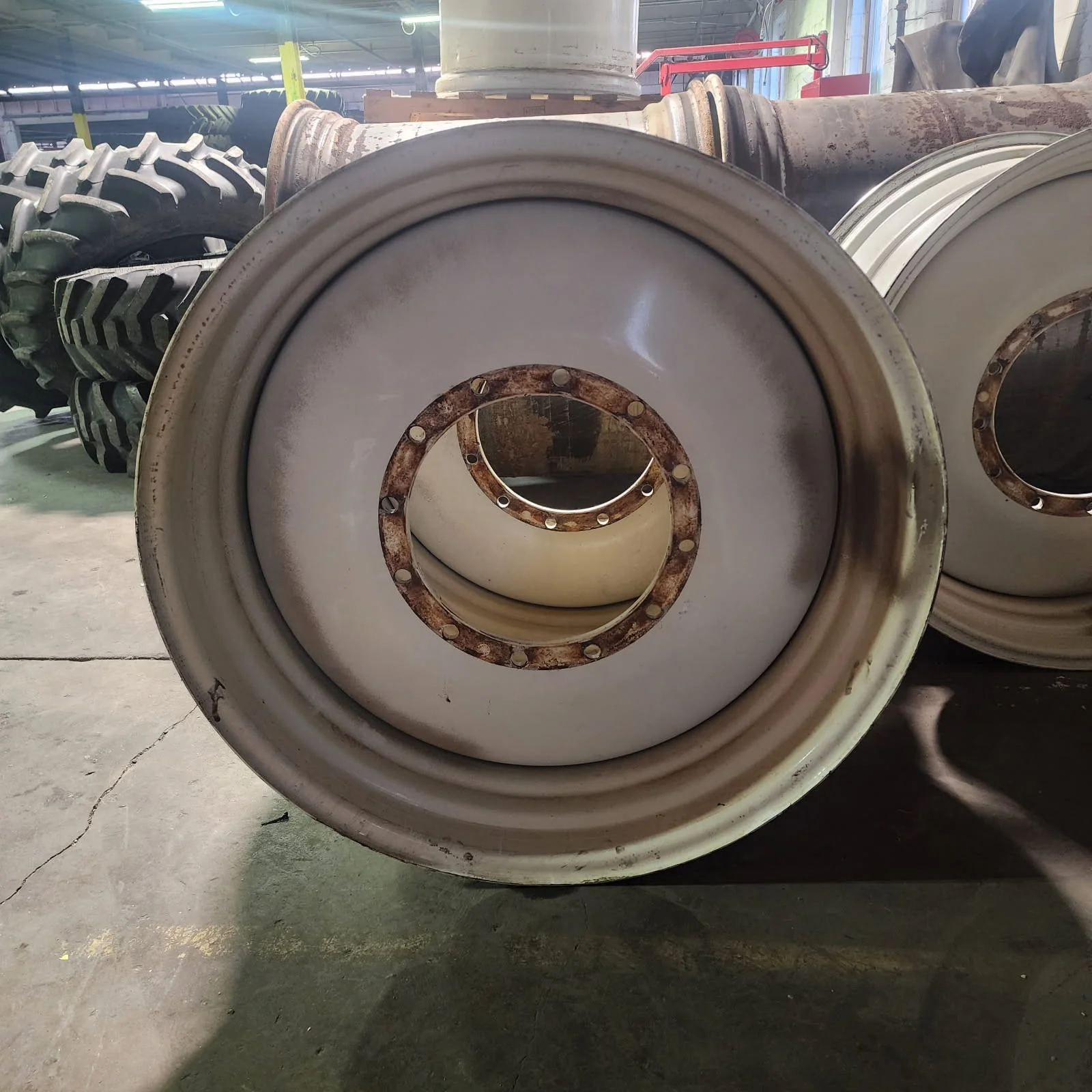 TAKE-OFF 23 X 38 12-16.732-14.62-7.38 OFFSET NH WHITE SPRAYER WHEEL image 3