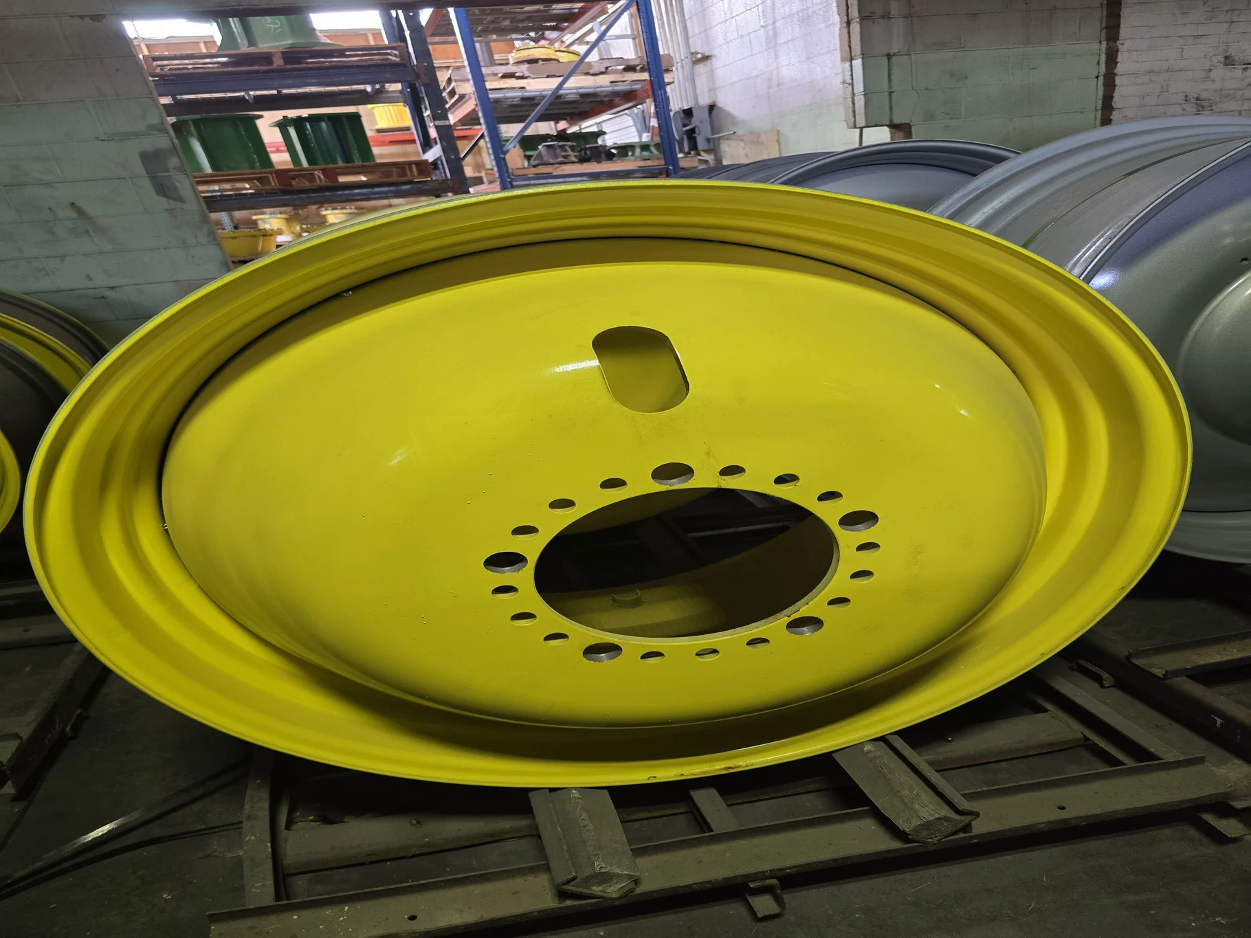 25 X 42 20-13.19-11.05-17.5BS YELLOW DOLLY DUAL WHEEL RECONDITIONED