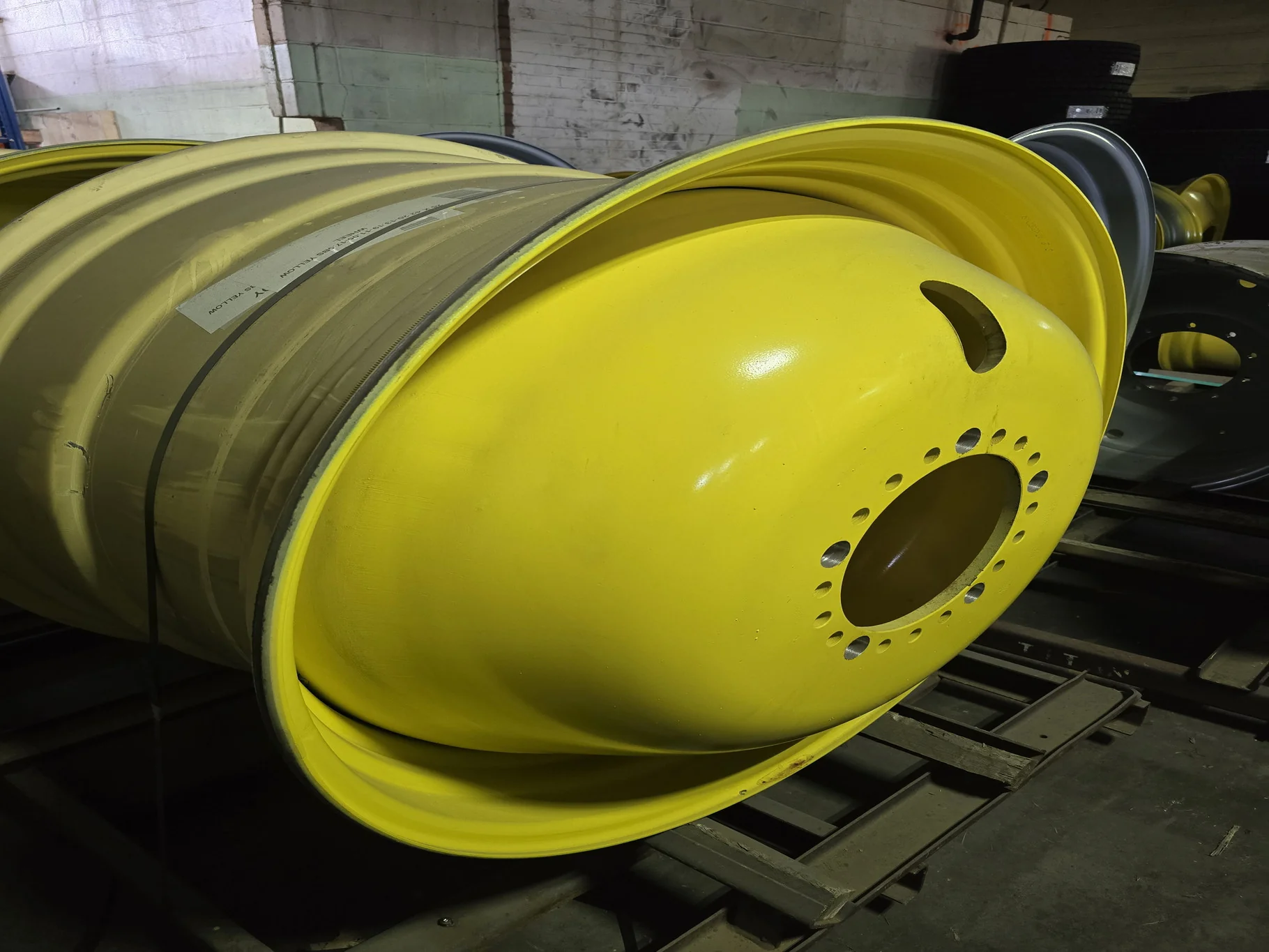 25 X 42 20-13.19-11.05-17.5BS YELLOW DOLLY DUAL WHEEL RECONDITIONED image 2