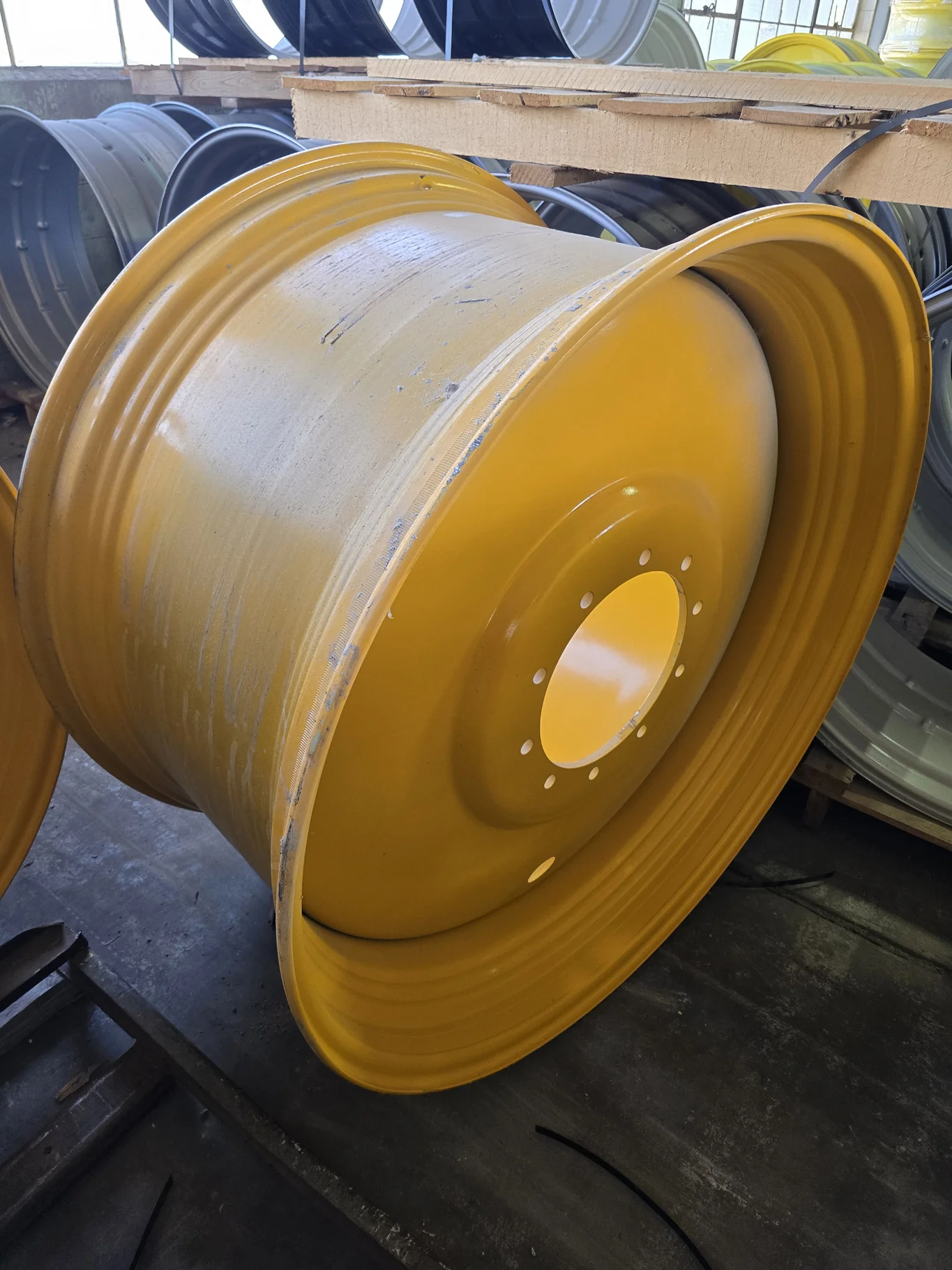 25 X 46 10-14.567-12.46-9.25 OFFSET HAGIE ORANGE SPRAYER WHEEL