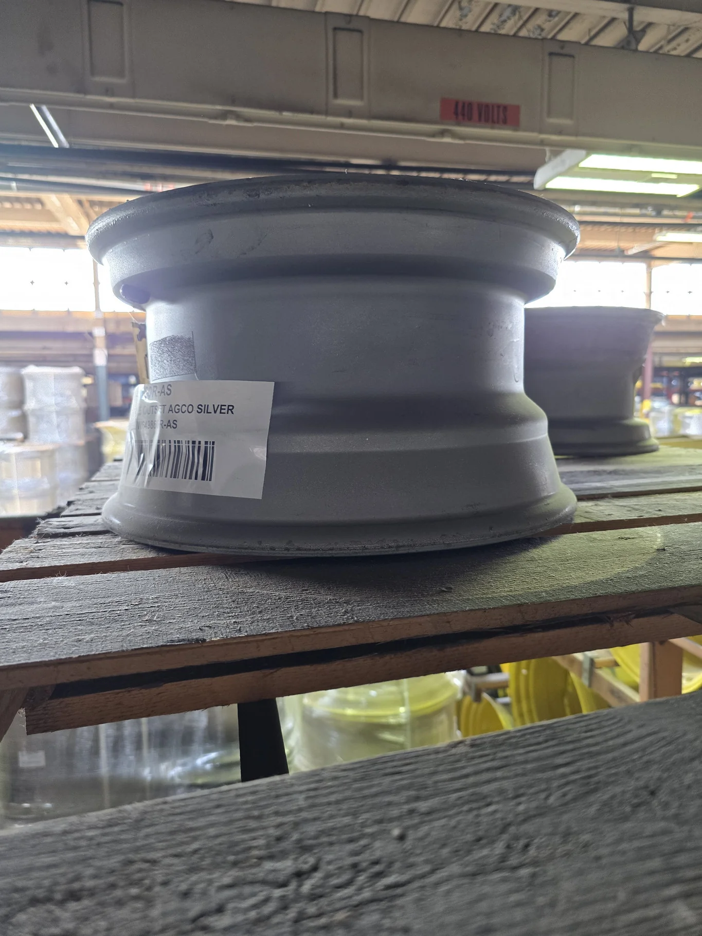 8.25 X 16.5 8-8-6.0 -1.5 OUTSET AGCO SILVER WHEEL